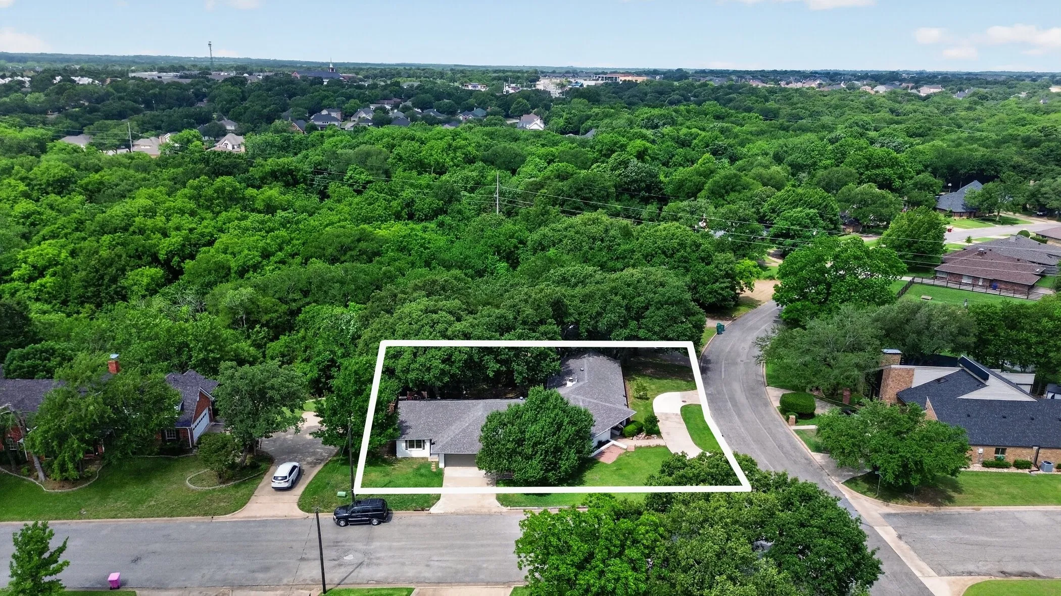 Single Family Residence For Sale in Grayson County , 2208 Turtle Creek Drive, Sherman, Texas 75092, 5 Bedroom, 4 Bathroom, 2 Garage spaces, 3,002 Sqft, built in 1981, mls#21280427, Real Estate Agent in Sherman, Homes For Sale in Grayson county, Homes For Sale in Sherman, Realtor in Sherman Texas, Real Estate Brokerage Independent Realty Texas, Luminita Cordes Realtor