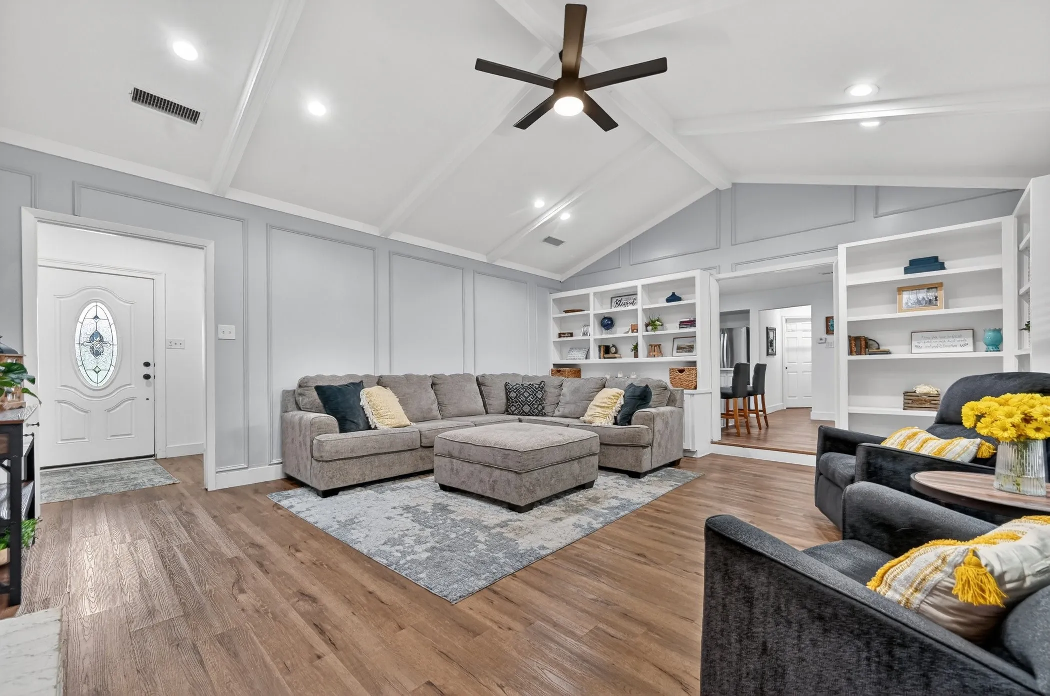 Single Family Residence For Sale in Grayson County , 2208 Turtle Creek Drive, Sherman, Texas 75092, 5 Bedroom, 4 Bathroom, 2 Garage spaces, 3,002 Sqft, built in 1981, mls#21280427, Real Estate Agent in Sherman, Homes For Sale in Grayson county, Homes For Sale in Sherman, Realtor in Sherman Texas, Real Estate Brokerage Independent Realty Texas, Luminita Cordes Realtor