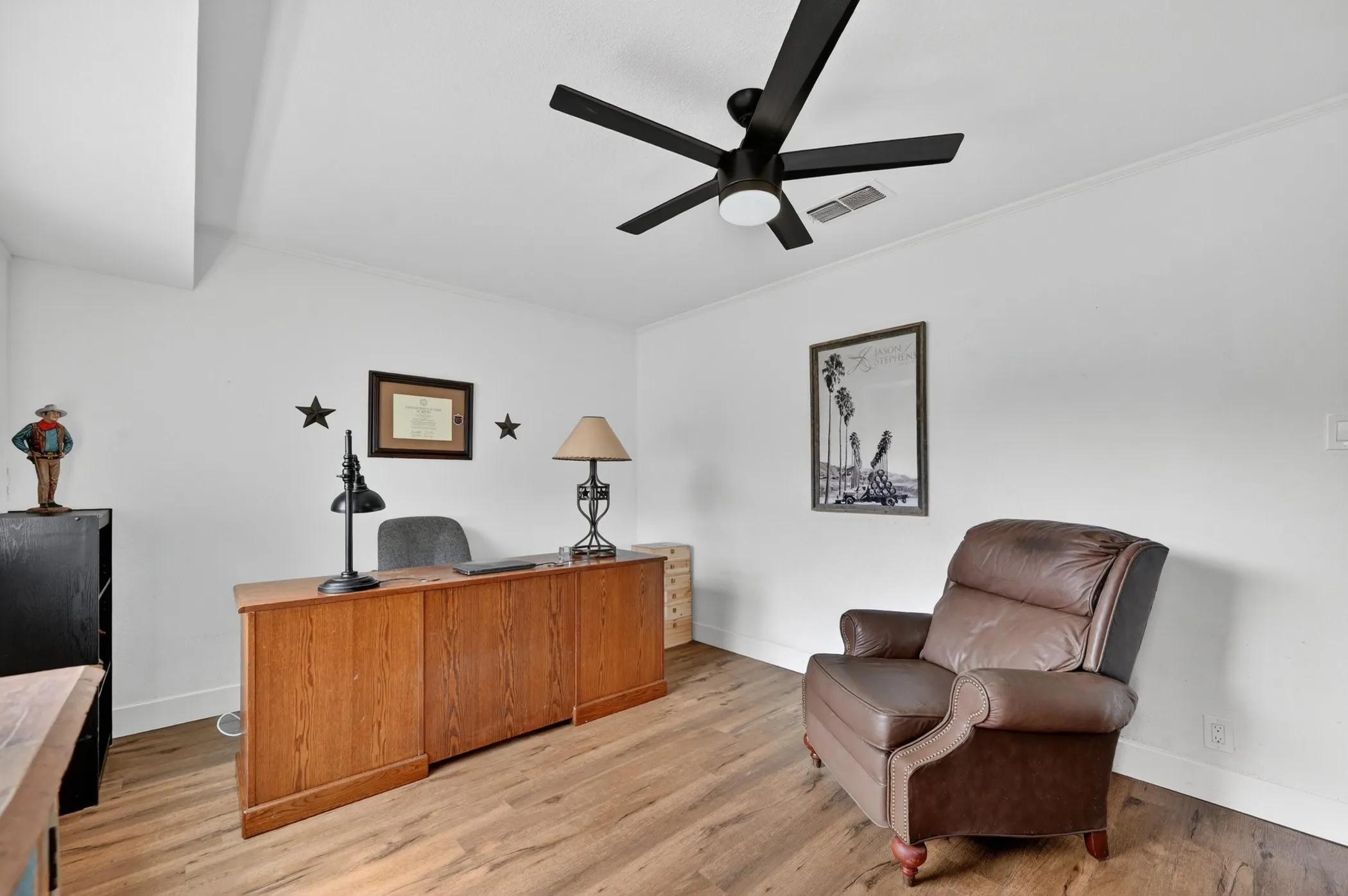 Single Family Residence For Sale in Grayson County , 2208 Turtle Creek Drive, Sherman, Texas 75092, 5 Bedroom, 4 Bathroom, 2 Garage spaces, 3,002 Sqft, built in 1981, mls#21280427, Real Estate Agent in Sherman, Homes For Sale in Grayson county, Homes For Sale in Sherman, Realtor in Sherman Texas, Real Estate Brokerage Independent Realty Texas, Luminita Cordes Realtor
