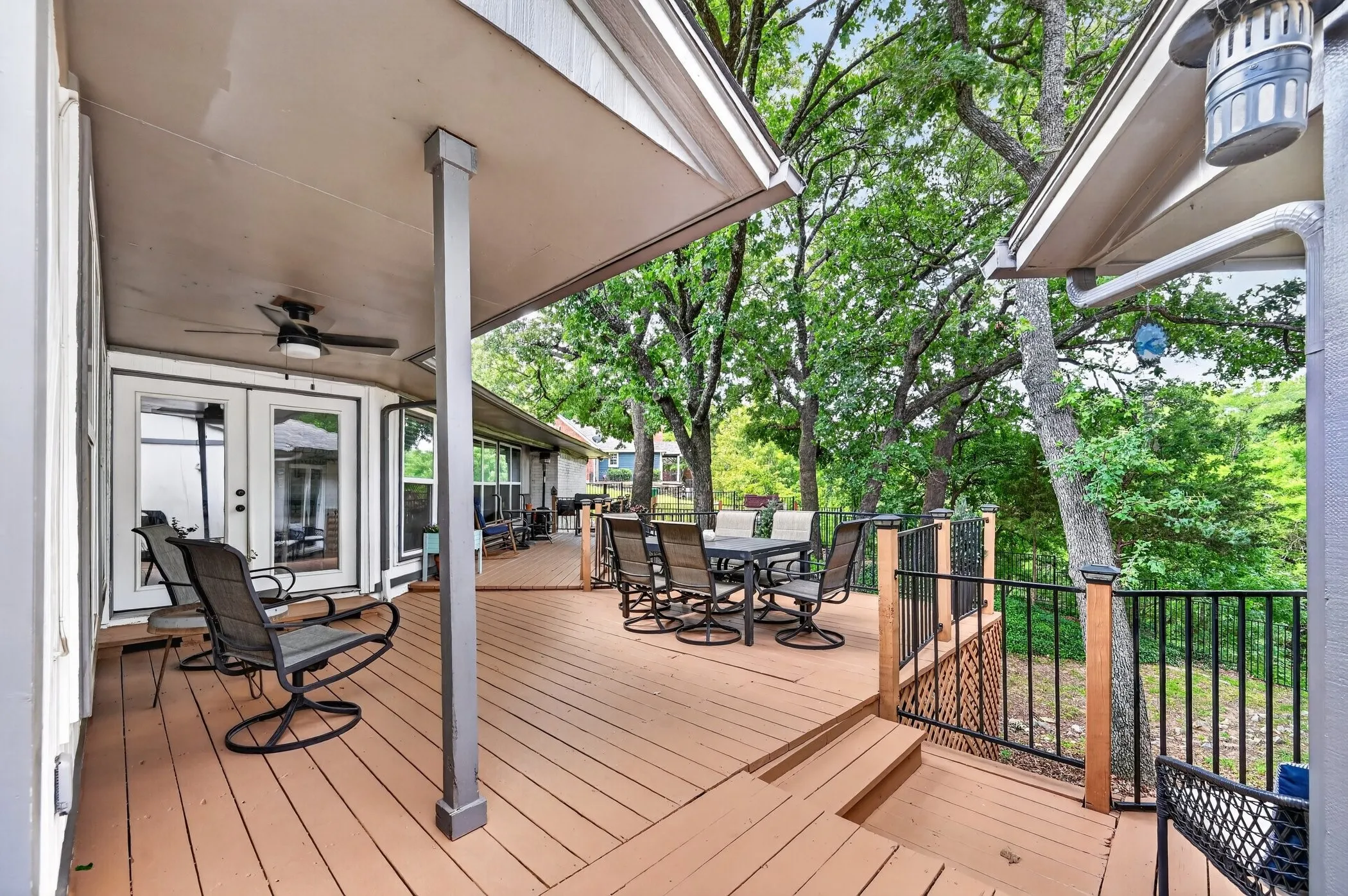 Single Family Residence For Sale in Grayson County , 2208 Turtle Creek Drive, Sherman, Texas 75092, 5 Bedroom, 4 Bathroom, 2 Garage spaces, 3,002 Sqft, built in 1981, mls#21280427, Real Estate Agent in Sherman, Homes For Sale in Grayson county, Homes For Sale in Sherman, Realtor in Sherman Texas, Real Estate Brokerage Independent Realty Texas, Luminita Cordes Realtor