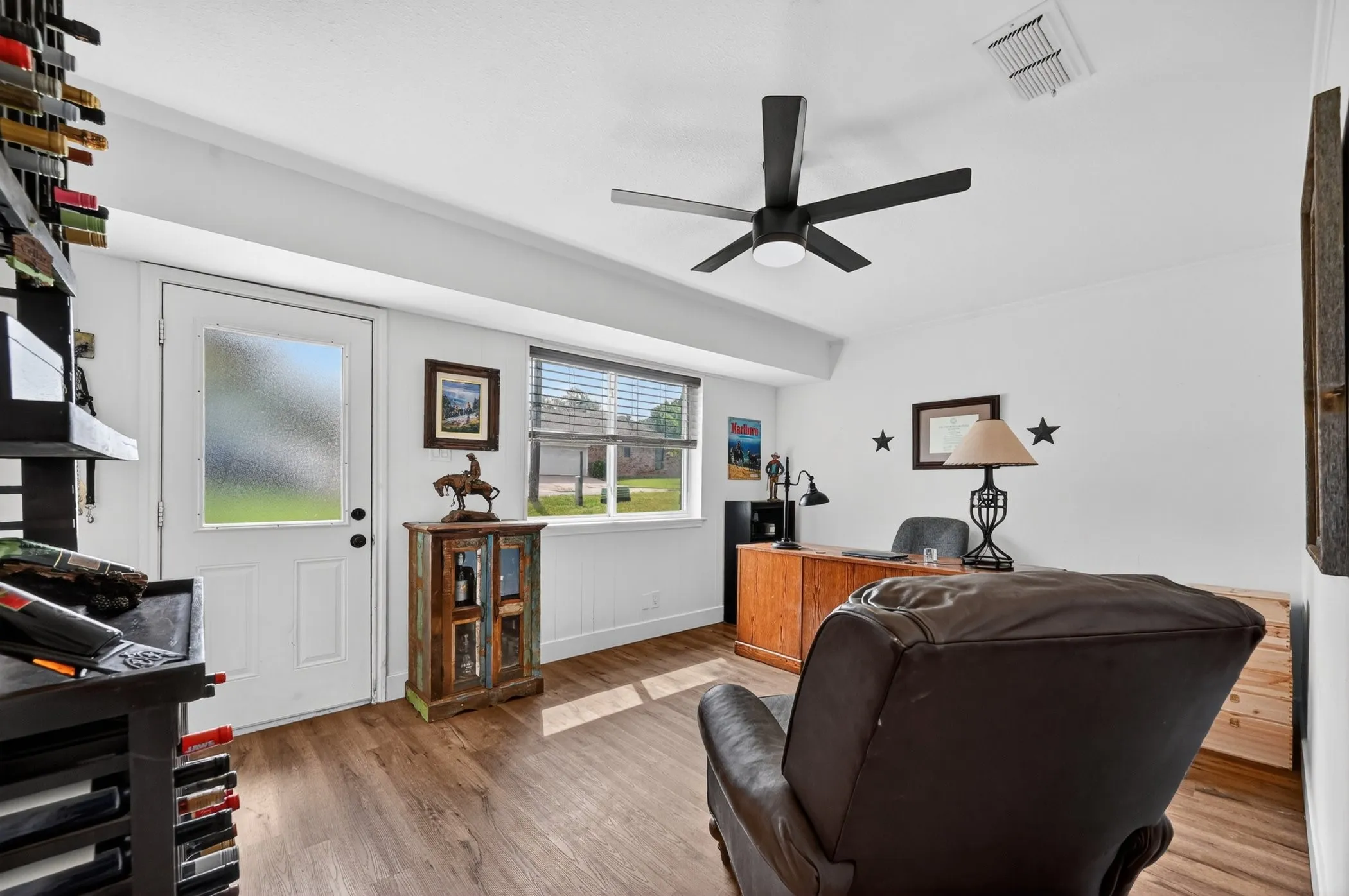Single Family Residence For Sale in Grayson County , 2208 Turtle Creek Drive, Sherman, Texas 75092, 5 Bedroom, 4 Bathroom, 2 Garage spaces, 3,002 Sqft, built in 1981, mls#21280427, Real Estate Agent in Sherman, Homes For Sale in Grayson county, Homes For Sale in Sherman, Realtor in Sherman Texas, Real Estate Brokerage Independent Realty Texas, Luminita Cordes Realtor
