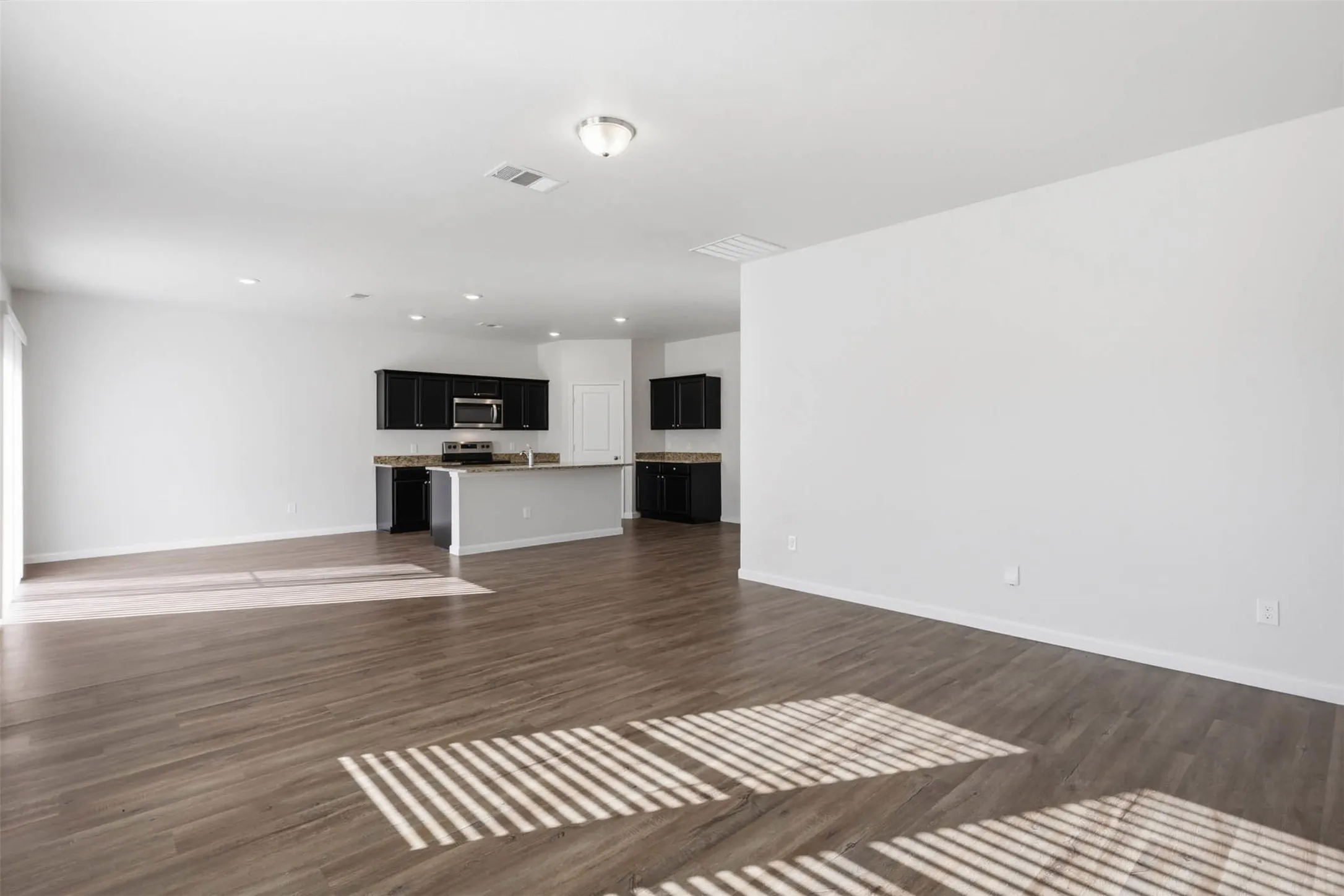 Single Family Residence For Sale in Tarrant County , 453 Canoe Way, Crowley, Texas 76036, 4 Bedroom, 3 Bathroom, 2 Garage spaces, 2,406 Sqft, built in 2020, mls#21292952, Real Estate Agent in Crowley, Homes For Sale in Tarrant county, Homes For Sale in Crowley, Realtor in Crowley Texas, Real Estate Brokerage Independent Realty Texas, Luminita Cordes Realtor