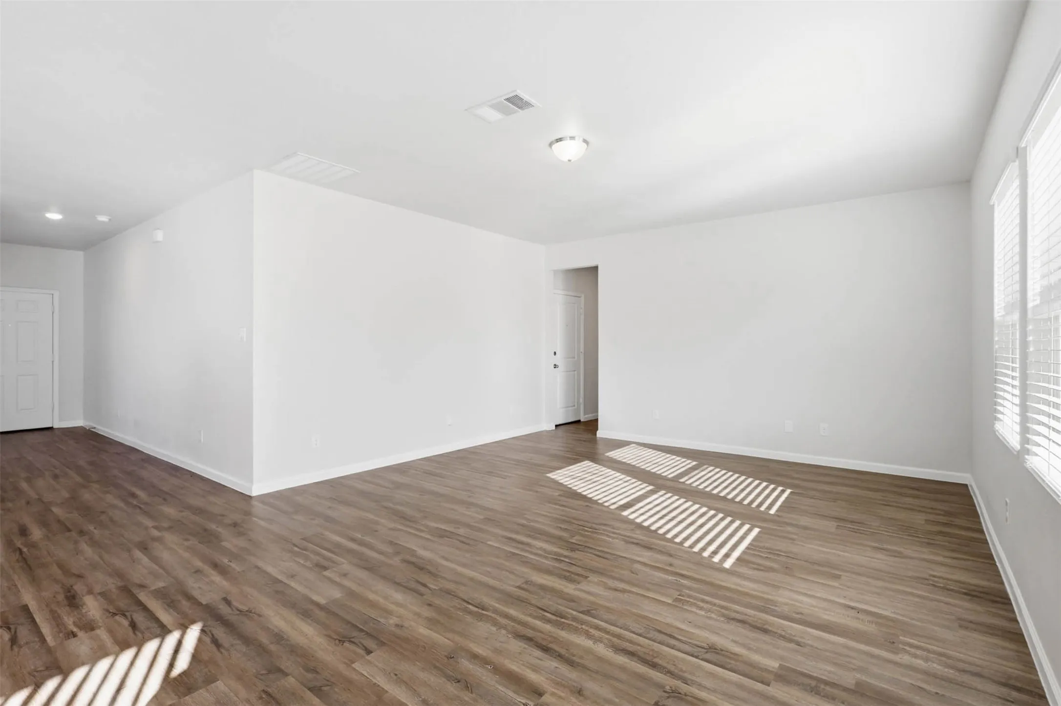Single Family Residence For Sale in Tarrant County , 453 Canoe Way, Crowley, Texas 76036, 4 Bedroom, 3 Bathroom, 2 Garage spaces, 2,406 Sqft, built in 2020, mls#21292952, Real Estate Agent in Crowley, Homes For Sale in Tarrant county, Homes For Sale in Crowley, Realtor in Crowley Texas, Real Estate Brokerage Independent Realty Texas, Luminita Cordes Realtor