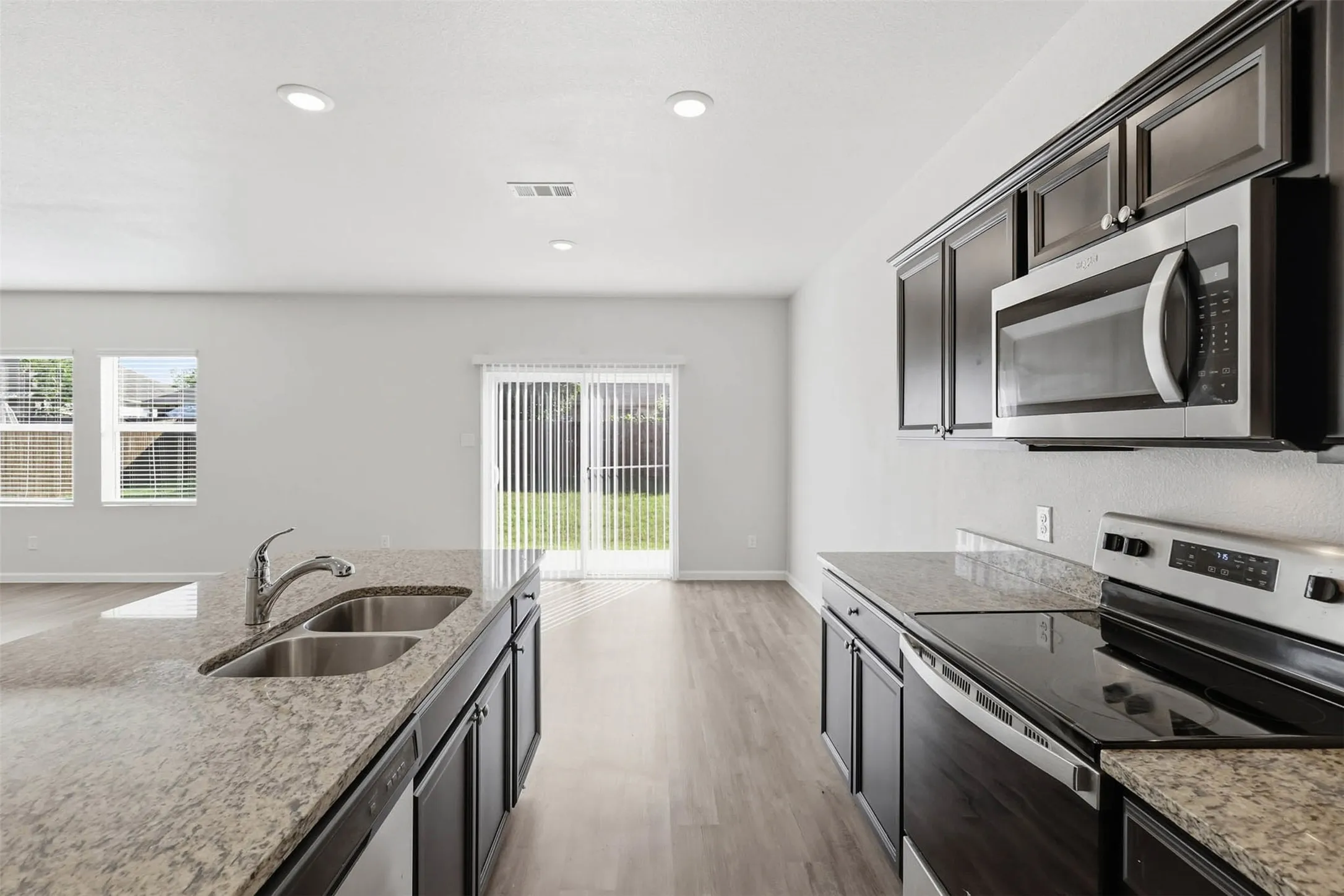 Single Family Residence For Sale in Tarrant County , 453 Canoe Way, Crowley, Texas 76036, 4 Bedroom, 3 Bathroom, 2 Garage spaces, 2,406 Sqft, built in 2020, mls#21292952, Real Estate Agent in Crowley, Homes For Sale in Tarrant county, Homes For Sale in Crowley, Realtor in Crowley Texas, Real Estate Brokerage Independent Realty Texas, Luminita Cordes Realtor