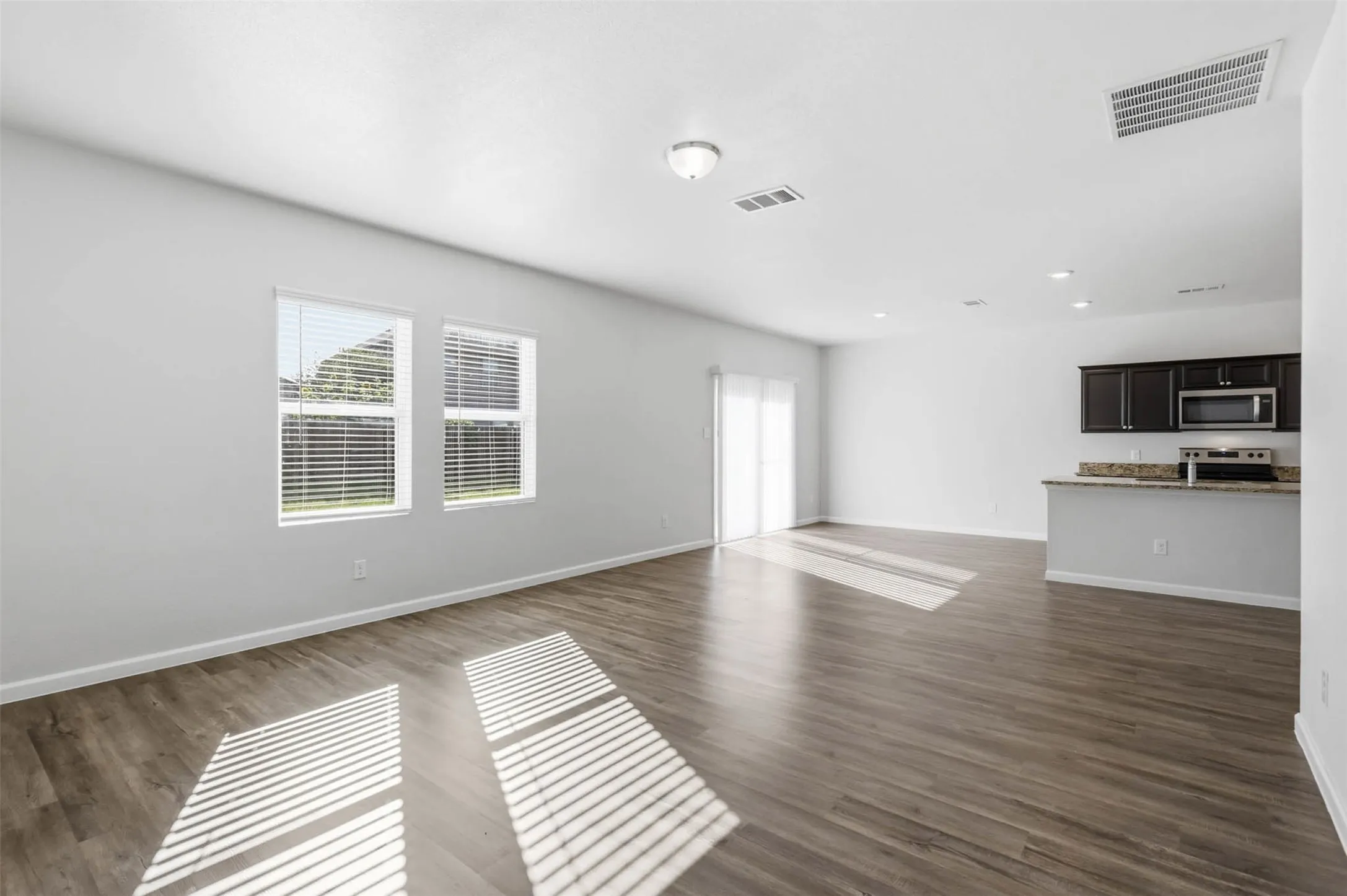 Single Family Residence For Sale in Tarrant County , 453 Canoe Way, Crowley, Texas 76036, 4 Bedroom, 3 Bathroom, 2 Garage spaces, 2,406 Sqft, built in 2020, mls#21292952, Real Estate Agent in Crowley, Homes For Sale in Tarrant county, Homes For Sale in Crowley, Realtor in Crowley Texas, Real Estate Brokerage Independent Realty Texas, Luminita Cordes Realtor