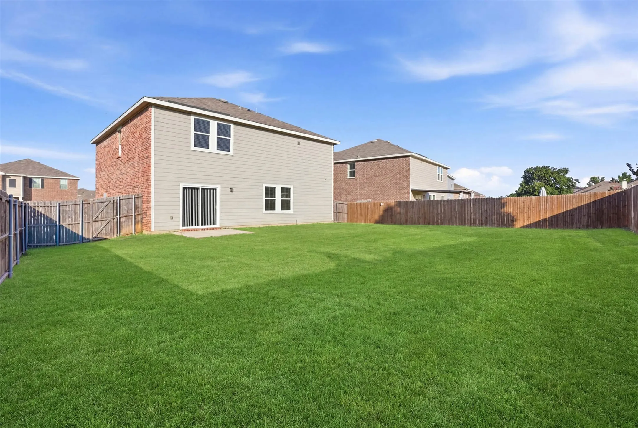 Single Family Residence For Sale in Tarrant County , 453 Canoe Way, Crowley, Texas 76036, 4 Bedroom, 3 Bathroom, 2 Garage spaces, 2,406 Sqft, built in 2020, mls#21292952, Real Estate Agent in Crowley, Homes For Sale in Tarrant county, Homes For Sale in Crowley, Realtor in Crowley Texas, Real Estate Brokerage Independent Realty Texas, Luminita Cordes Realtor