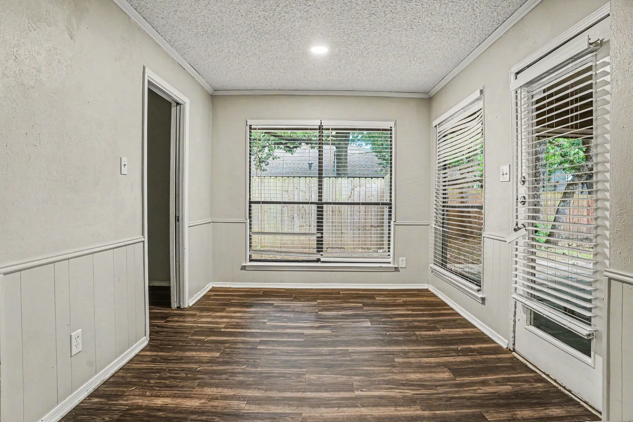 Eat-in kitchen with a breakfast area.