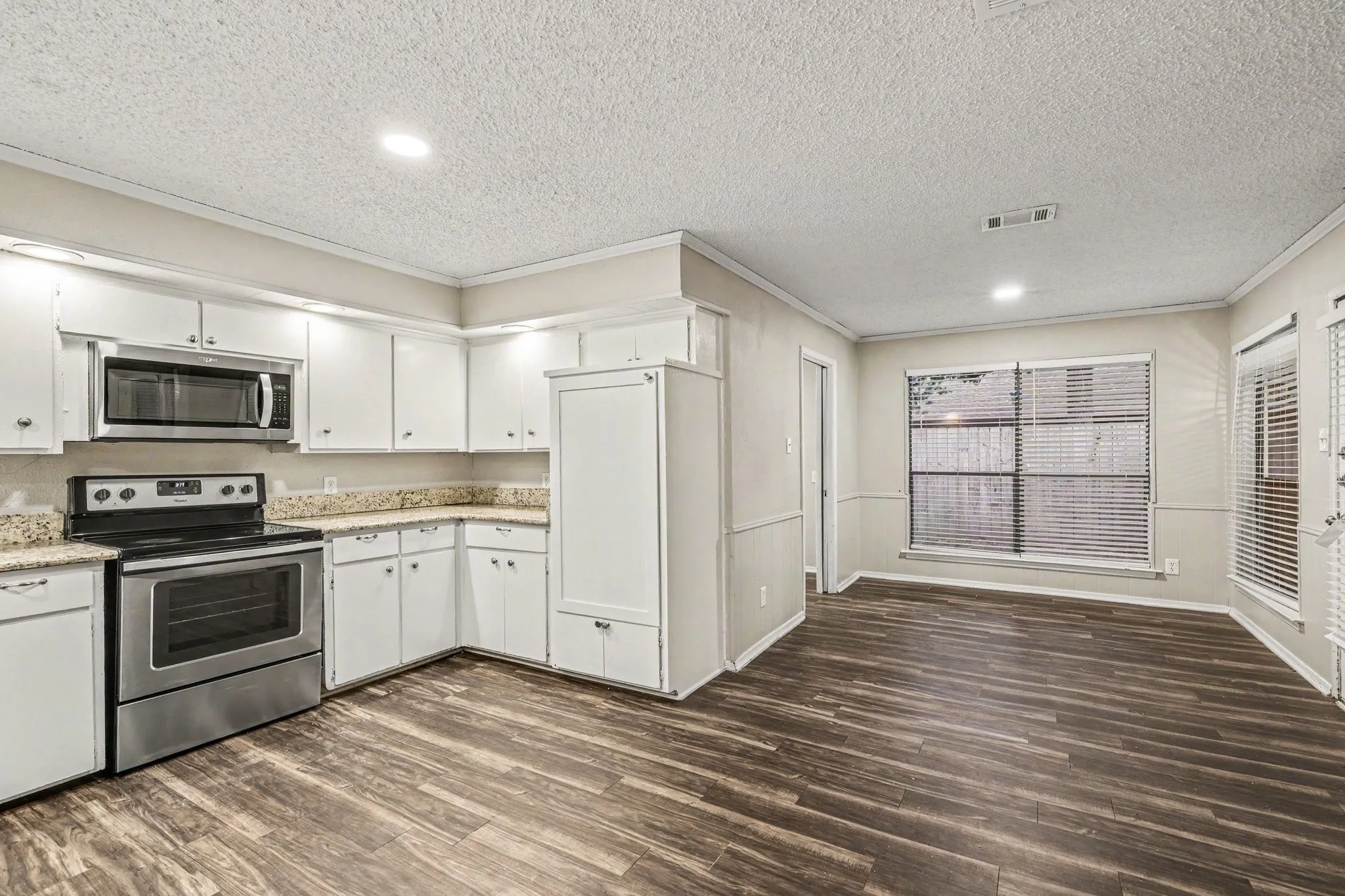 Eat-in kitchen and breakfast area.