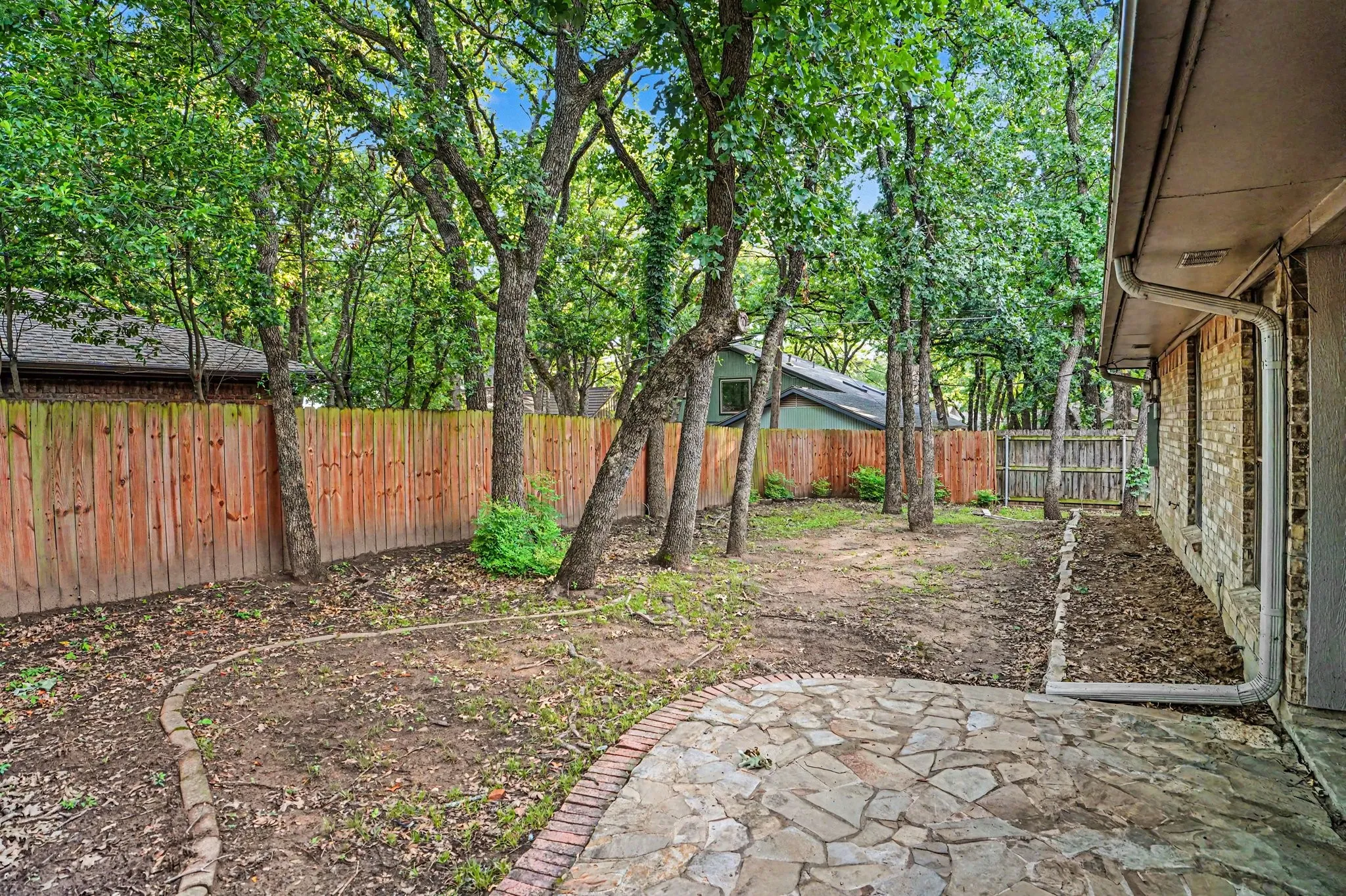 Single Family Residence For Sale in Tarrant County , 5110 River Ridge Road, Arlington, Texas 76017, 4 Bedroom, 4 Bathroom, 2 Garage spaces, 2,463 Sqft, built in 1978, mls#21300265, Real Estate Agent in Arlington, Homes For Sale in Tarrant county, Homes For Sale in Arlington, Realtor in Arlington Texas, Real Estate Brokerage Independent Realty Texas, Luminita Cordes Realtor