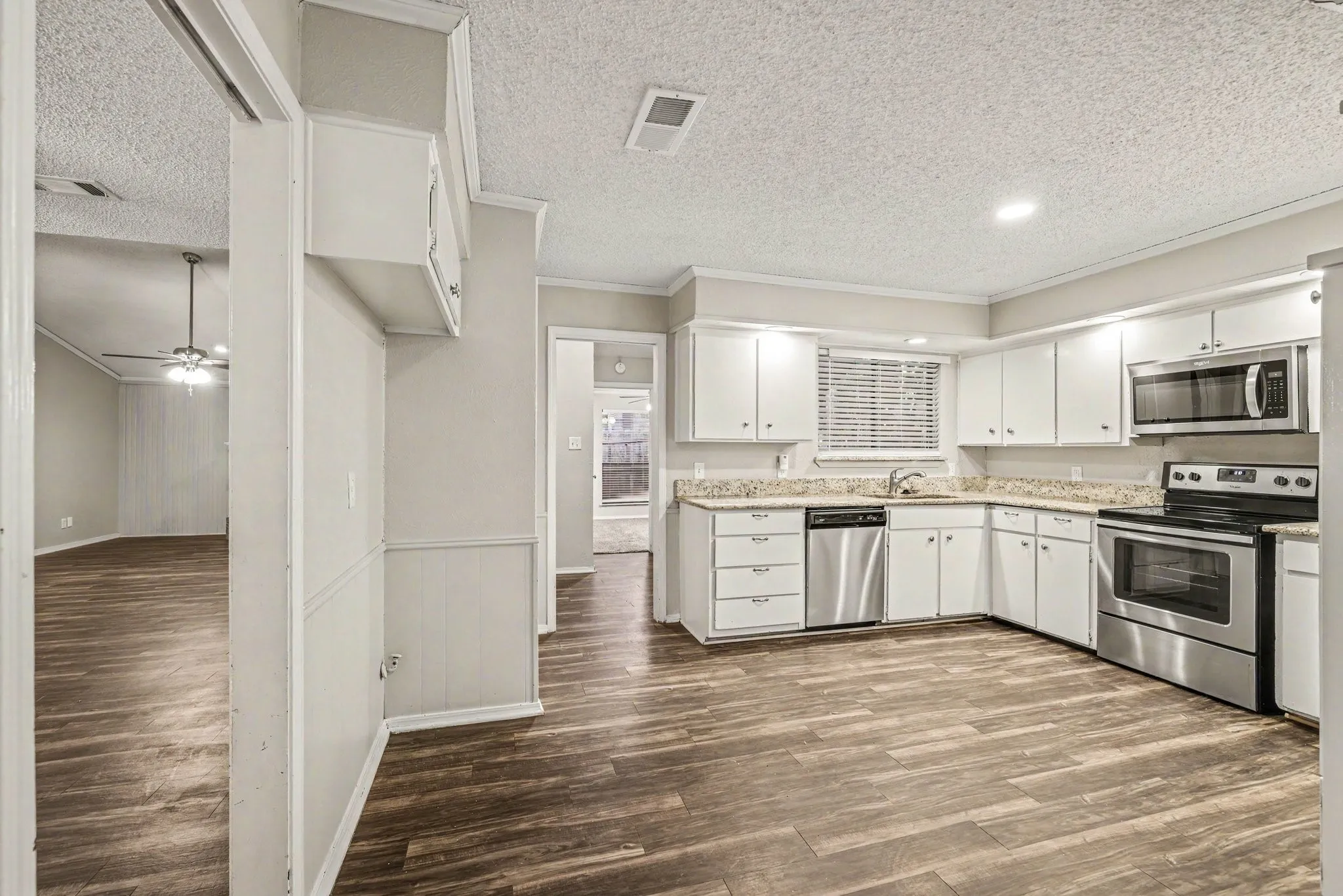 Single Family Residence For Sale in Tarrant County , 5110 River Ridge Road, Arlington, Texas 76017, 4 Bedroom, 4 Bathroom, 2 Garage spaces, 2,463 Sqft, built in 1978, mls#21300265, Real Estate Agent in Arlington, Homes For Sale in Tarrant county, Homes For Sale in Arlington, Realtor in Arlington Texas, Real Estate Brokerage Independent Realty Texas, Luminita Cordes Realtor