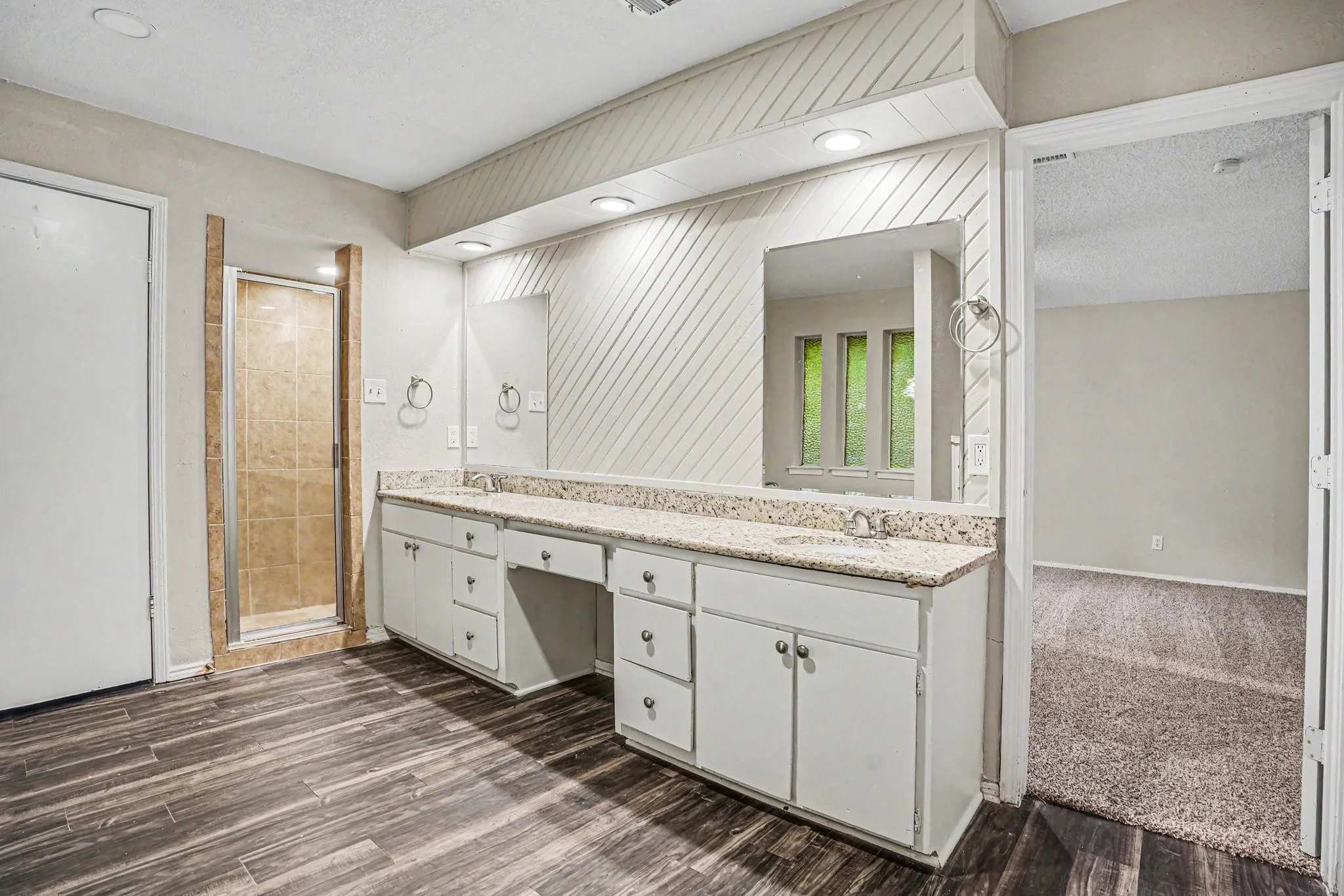 Single Family Residence For Sale in Tarrant County , 5110 River Ridge Road, Arlington, Texas 76017, 4 Bedroom, 4 Bathroom, 2 Garage spaces, 2,463 Sqft, built in 1978, mls#21300265, Real Estate Agent in Arlington, Homes For Sale in Tarrant county, Homes For Sale in Arlington, Realtor in Arlington Texas, Real Estate Brokerage Independent Realty Texas, Luminita Cordes Realtor