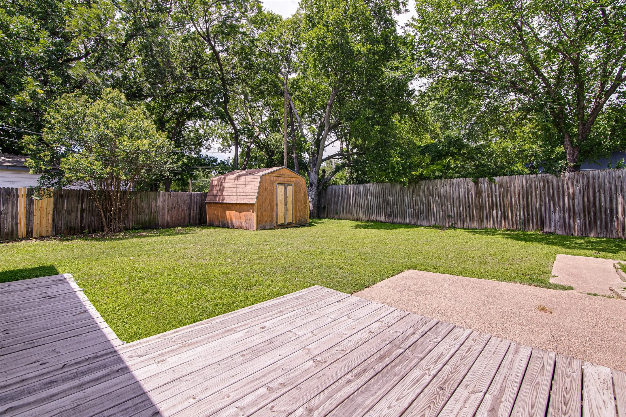 Single Family Residence For Sale in Tarrant County , 5700 Lenore Street, Fort Worth, Texas 76134, 3 Bedroom, 2 Bathroom, 2 Garage spaces, 1,649 Sqft, built in 1954, mls#21298119, Real Estate Agent in Fort Worth, Homes For Sale in Tarrant county, Homes For Sale in Fort Worth, Realtor in Fort Worth Texas, Real Estate Brokerage Independent Realty Texas, Luminita Cordes Realtor