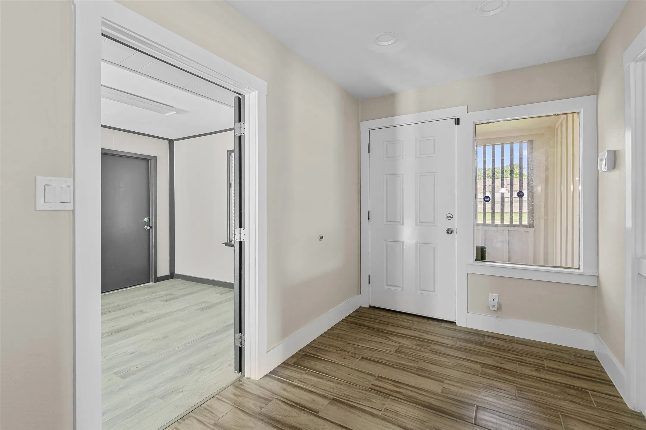 Single Family Residence For Sale in Tarrant County , 5700 Lenore Street, Fort Worth, Texas 76134, 3 Bedroom, 2 Bathroom, 2 Garage spaces, 1,649 Sqft, built in 1954, mls#21298119, Real Estate Agent in Fort Worth, Homes For Sale in Tarrant county, Homes For Sale in Fort Worth, Realtor in Fort Worth Texas, Real Estate Brokerage Independent Realty Texas, Luminita Cordes Realtor