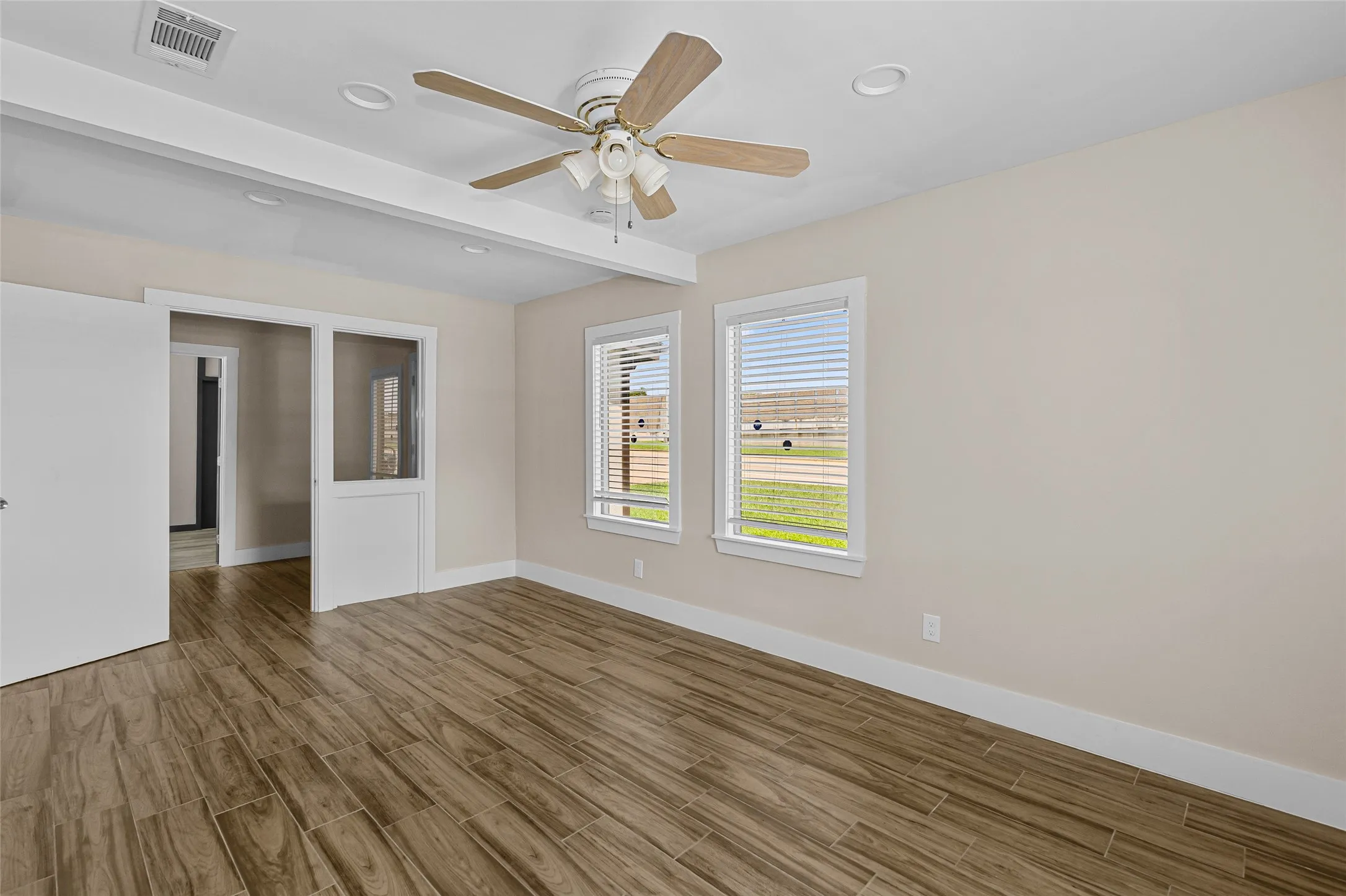 Single Family Residence For Sale in Tarrant County , 5700 Lenore Street, Fort Worth, Texas 76134, 3 Bedroom, 2 Bathroom, 2 Garage spaces, 1,649 Sqft, built in 1954, mls#21298119, Real Estate Agent in Fort Worth, Homes For Sale in Tarrant county, Homes For Sale in Fort Worth, Realtor in Fort Worth Texas, Real Estate Brokerage Independent Realty Texas, Luminita Cordes Realtor