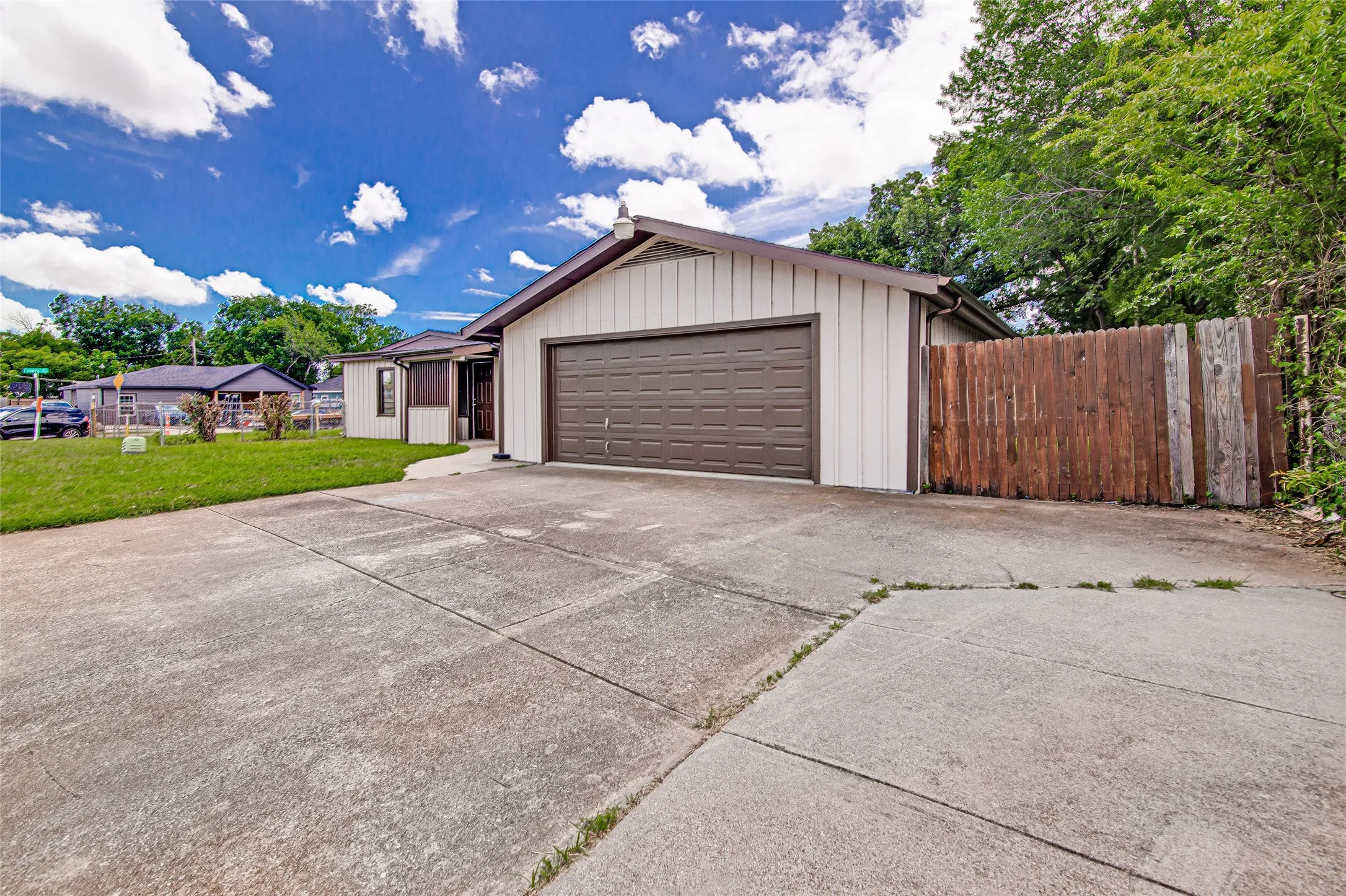 Single Family Residence For Sale in Tarrant County , 5700 Lenore Street, Fort Worth, Texas 76134, 3 Bedroom, 2 Bathroom, 2 Garage spaces, 1,649 Sqft, built in 1954, mls#21298119, Real Estate Agent in Fort Worth, Homes For Sale in Tarrant county, Homes For Sale in Fort Worth, Realtor in Fort Worth Texas, Real Estate Brokerage Independent Realty Texas, Luminita Cordes Realtor
