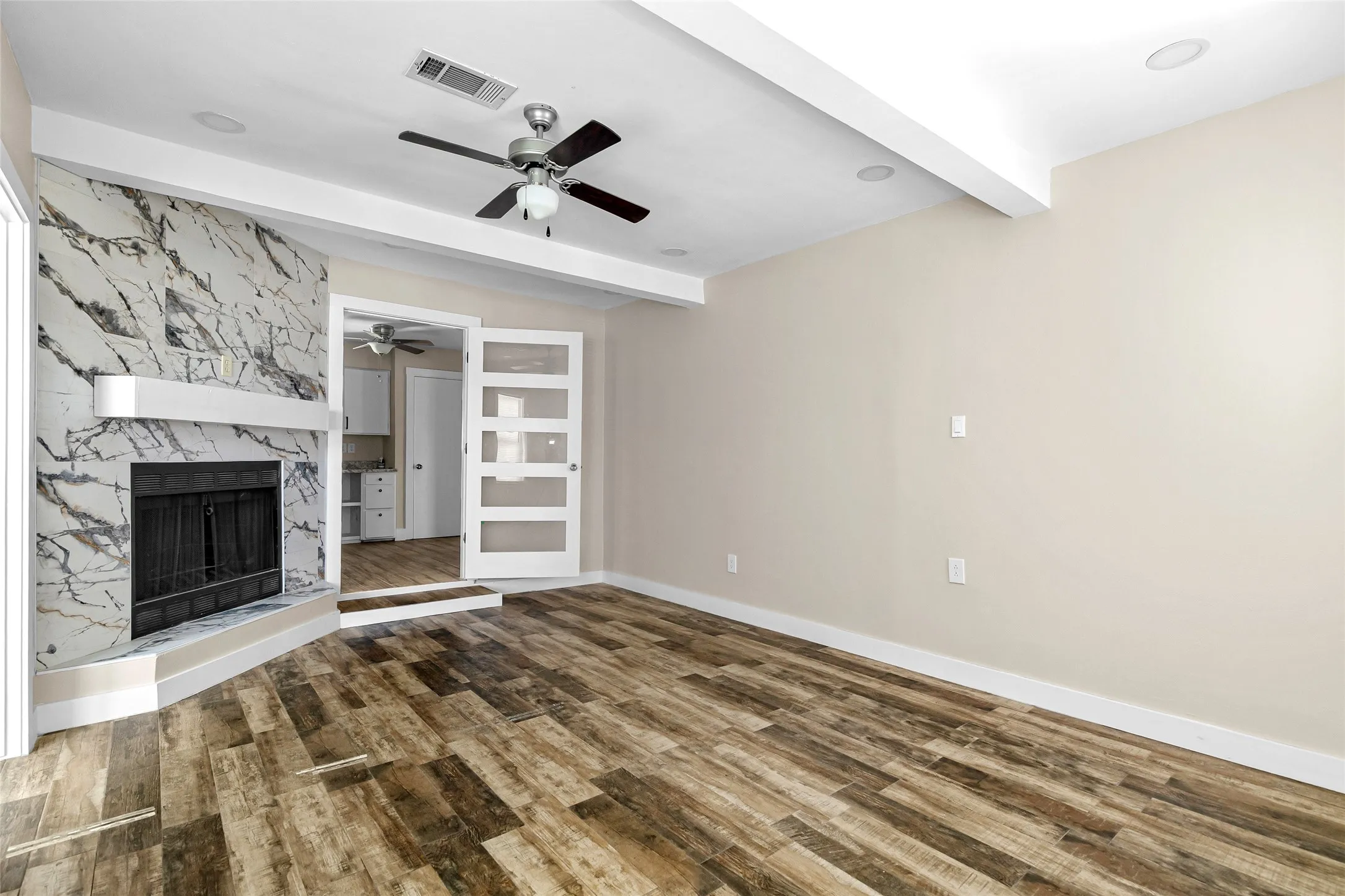 Single Family Residence For Sale in Tarrant County , 5700 Lenore Street, Fort Worth, Texas 76134, 3 Bedroom, 2 Bathroom, 2 Garage spaces, 1,649 Sqft, built in 1954, mls#21298119, Real Estate Agent in Fort Worth, Homes For Sale in Tarrant county, Homes For Sale in Fort Worth, Realtor in Fort Worth Texas, Real Estate Brokerage Independent Realty Texas, Luminita Cordes Realtor