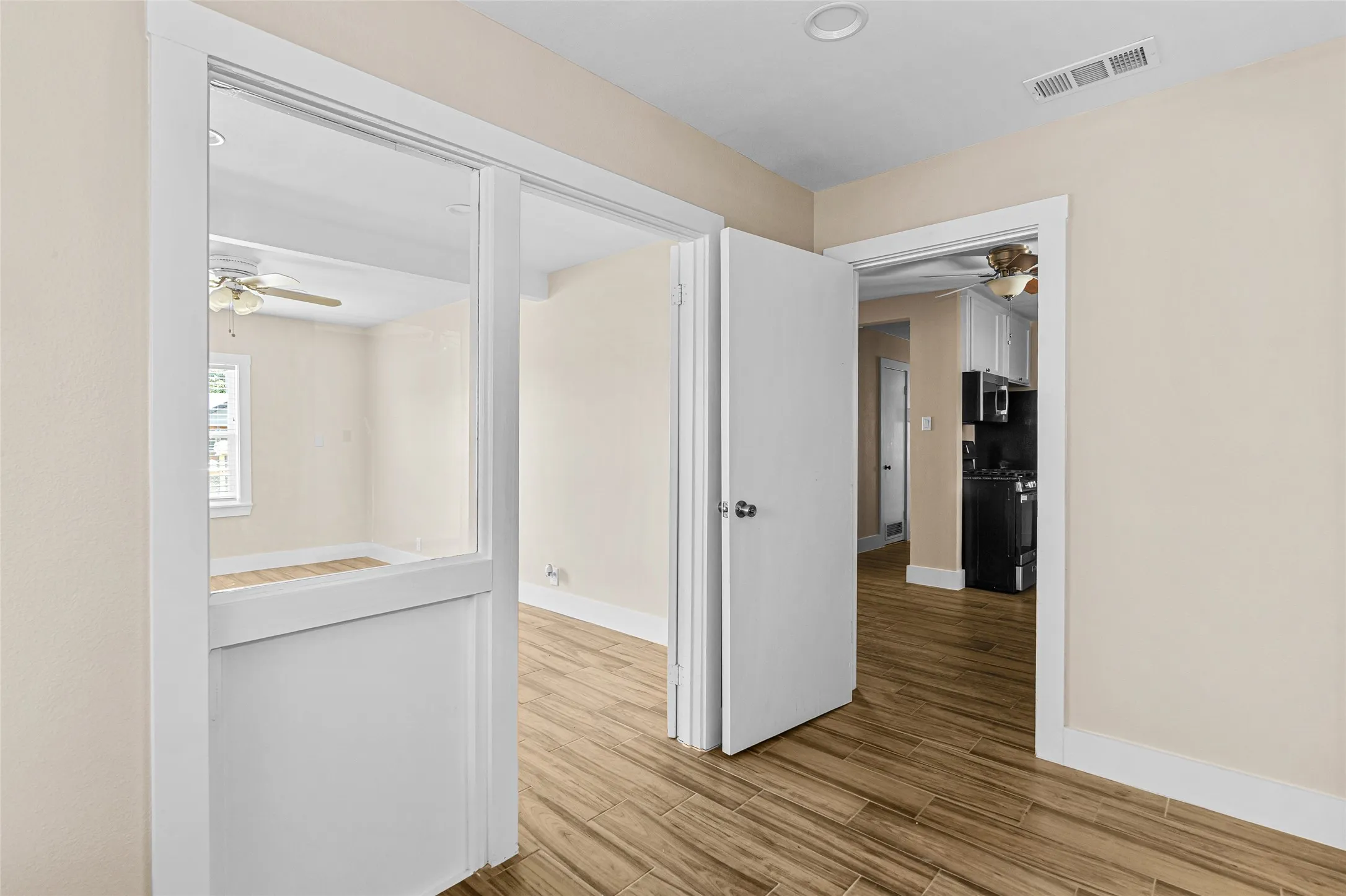 Single Family Residence For Sale in Tarrant County , 5700 Lenore Street, Fort Worth, Texas 76134, 3 Bedroom, 2 Bathroom, 2 Garage spaces, 1,649 Sqft, built in 1954, mls#21298119, Real Estate Agent in Fort Worth, Homes For Sale in Tarrant county, Homes For Sale in Fort Worth, Realtor in Fort Worth Texas, Real Estate Brokerage Independent Realty Texas, Luminita Cordes Realtor