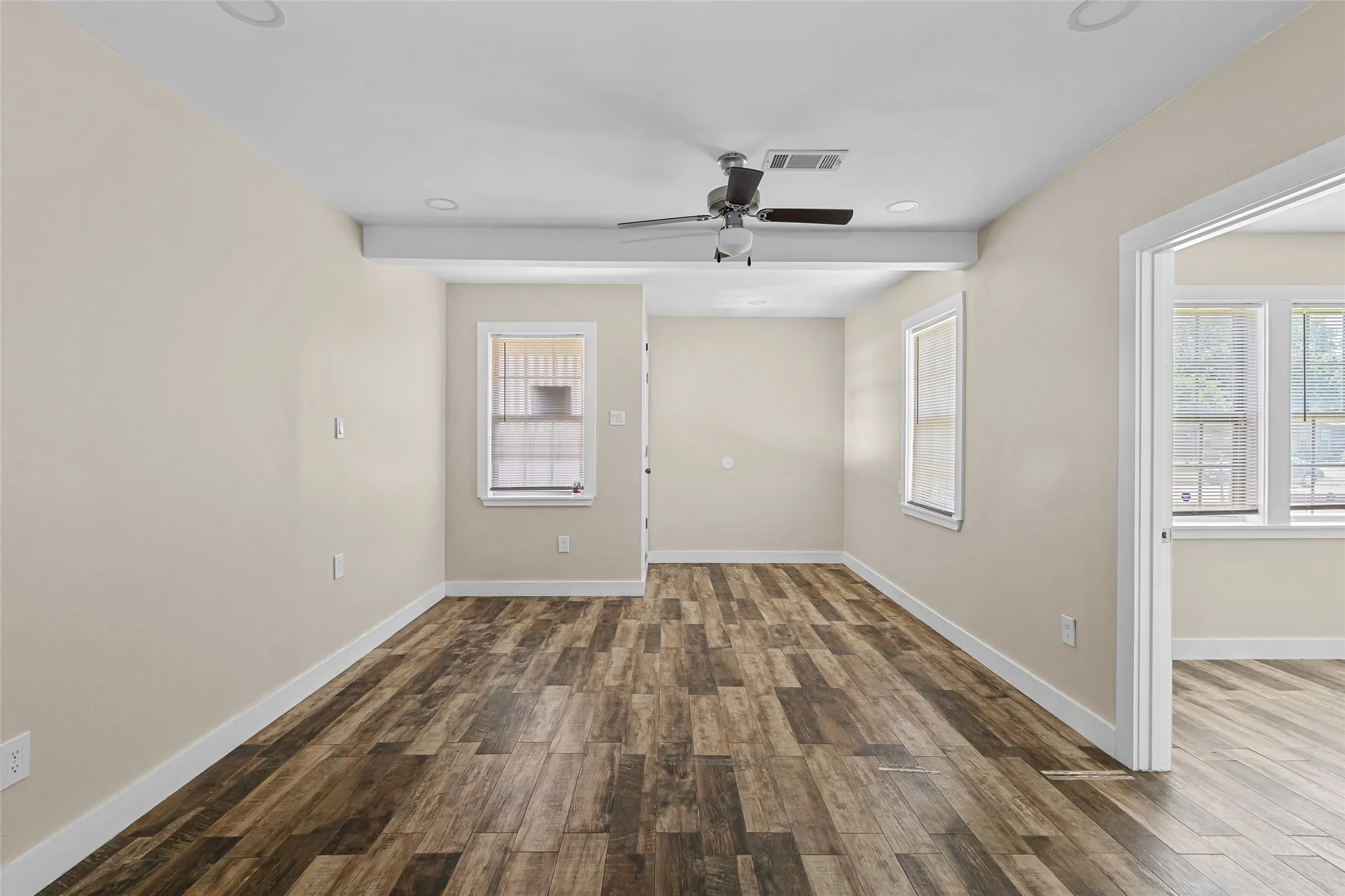 Single Family Residence For Sale in Tarrant County , 5700 Lenore Street, Fort Worth, Texas 76134, 3 Bedroom, 2 Bathroom, 2 Garage spaces, 1,649 Sqft, built in 1954, mls#21298119, Real Estate Agent in Fort Worth, Homes For Sale in Tarrant county, Homes For Sale in Fort Worth, Realtor in Fort Worth Texas, Real Estate Brokerage Independent Realty Texas, Luminita Cordes Realtor