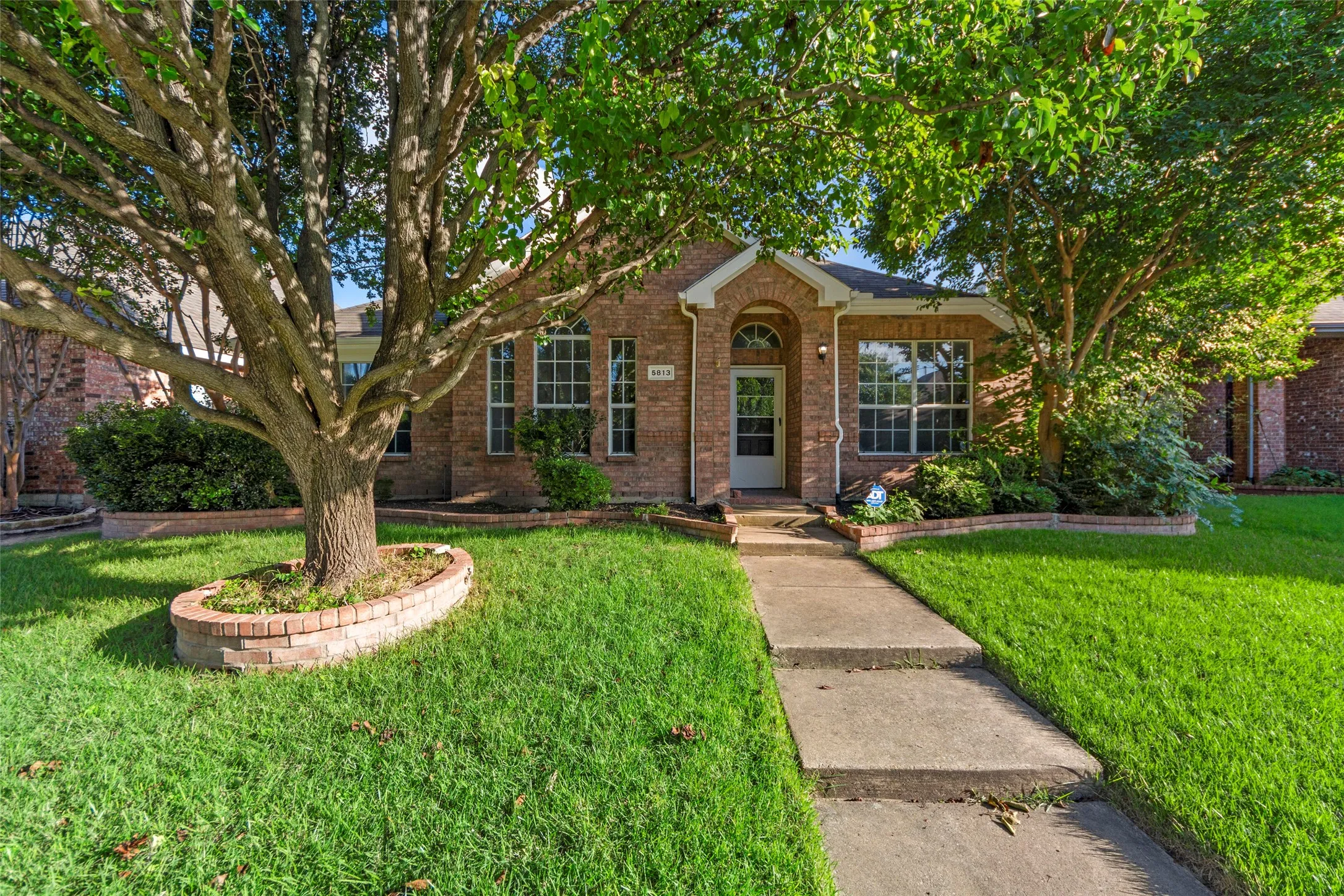 Single Family Residence For Sale in Collin County , 5813 Blue Spruce Lane, Mc Kinney, Texas 75070, 4 Bedroom, 2 Bathroom, 2 Garage spaces, 1,797 Sqft, built in 2000, mls#21299625, Real Estate Agent in Mc Kinney, Homes For Sale in Collin county, Homes For Sale in Mc Kinney, Realtor in Mc Kinney Texas, Real Estate Brokerage Independent Realty Texas, Luminita Cordes Realtor