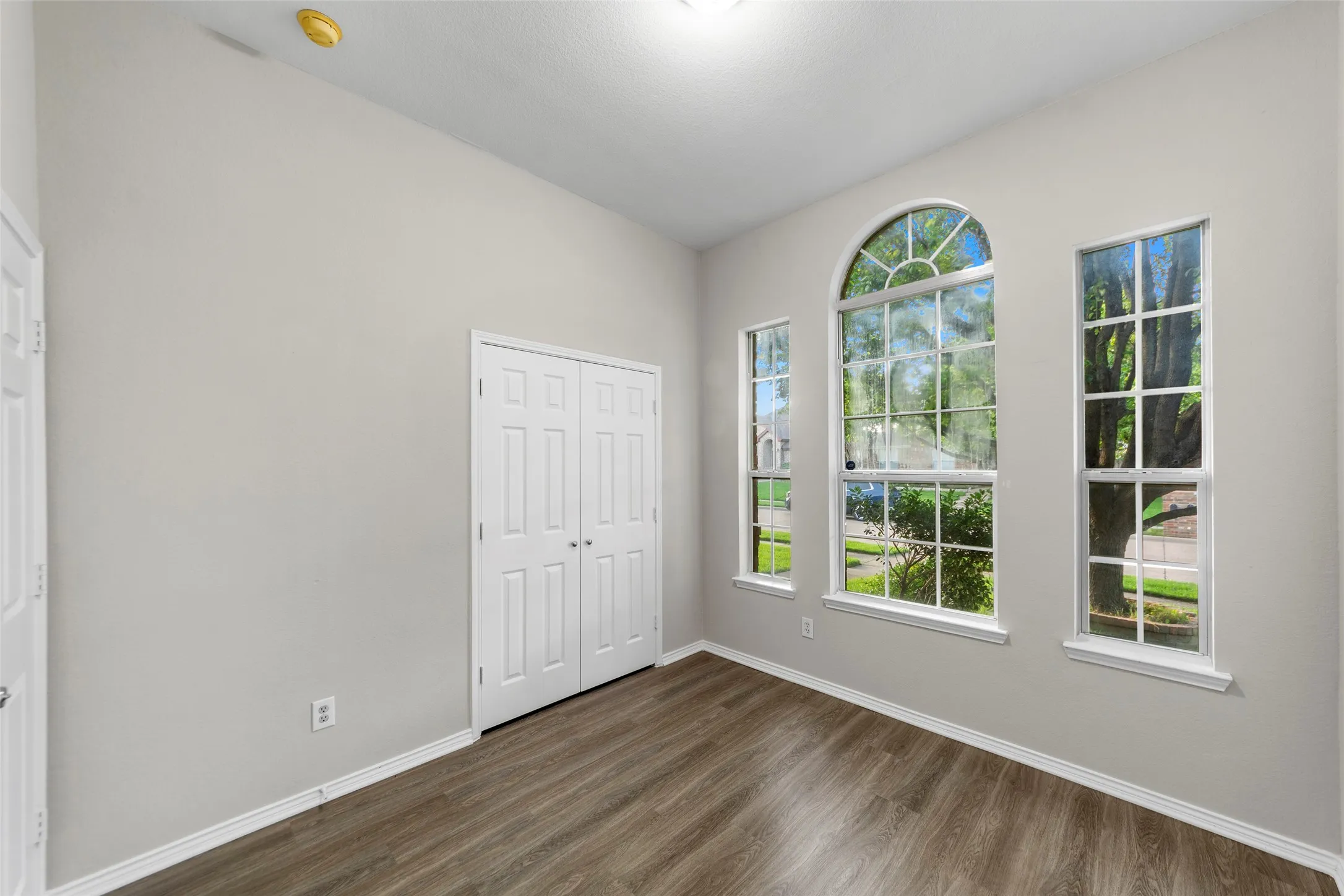 Single Family Residence For Sale in Collin County , 5813 Blue Spruce Lane, Mc Kinney, Texas 75070, 4 Bedroom, 2 Bathroom, 2 Garage spaces, 1,797 Sqft, built in 2000, mls#21299625, Real Estate Agent in Mc Kinney, Homes For Sale in Collin county, Homes For Sale in Mc Kinney, Realtor in Mc Kinney Texas, Real Estate Brokerage Independent Realty Texas, Luminita Cordes Realtor