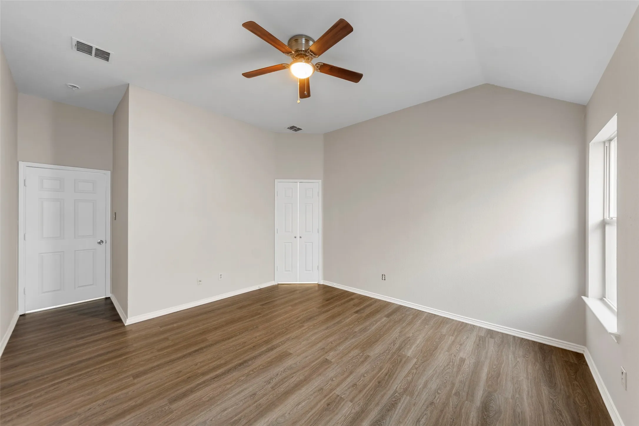 Single Family Residence For Sale in Collin County , 5813 Blue Spruce Lane, Mc Kinney, Texas 75070, 4 Bedroom, 2 Bathroom, 2 Garage spaces, 1,797 Sqft, built in 2000, mls#21299625, Real Estate Agent in Mc Kinney, Homes For Sale in Collin county, Homes For Sale in Mc Kinney, Realtor in Mc Kinney Texas, Real Estate Brokerage Independent Realty Texas, Luminita Cordes Realtor