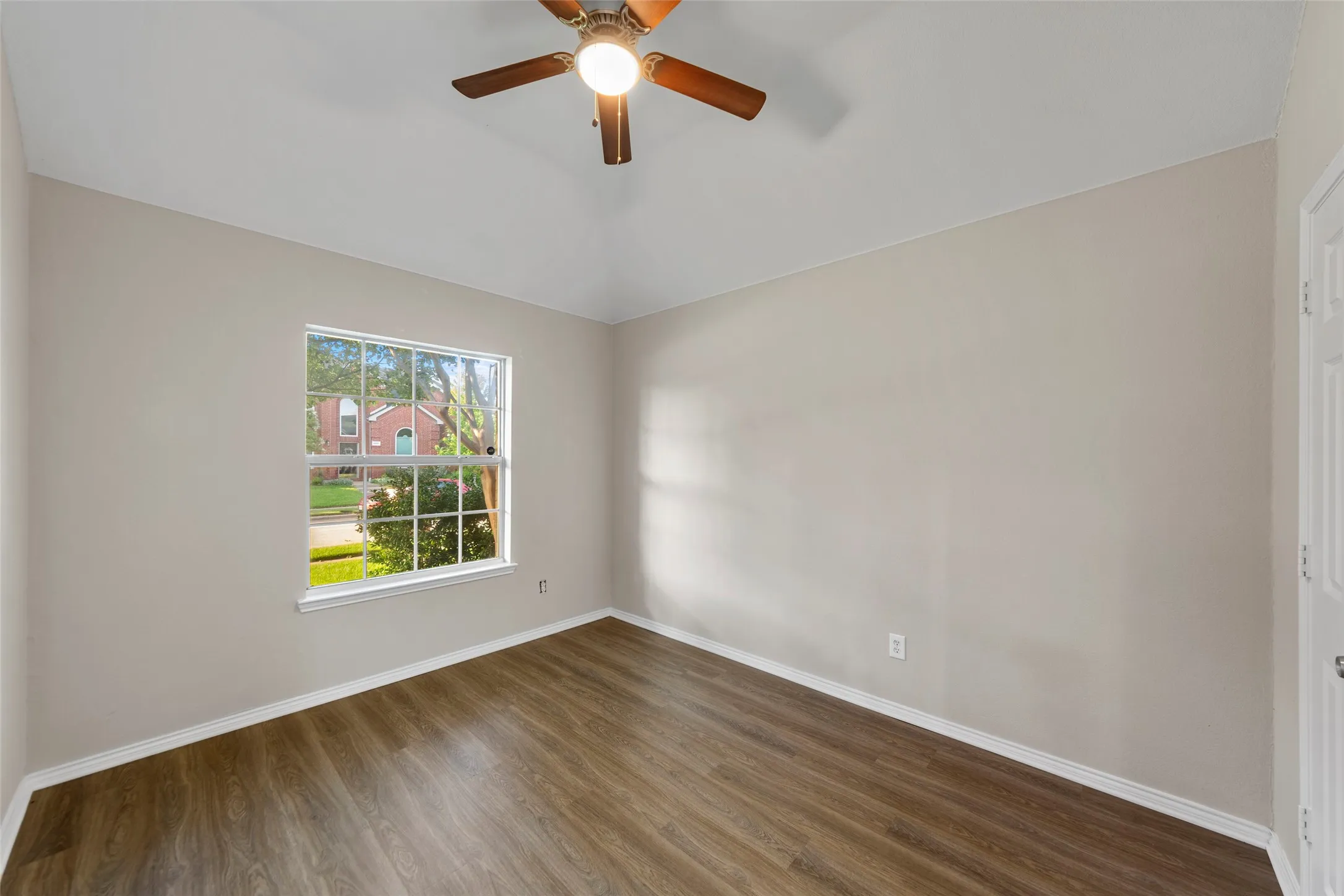 Single Family Residence For Sale in Collin County , 5813 Blue Spruce Lane, Mc Kinney, Texas 75070, 4 Bedroom, 2 Bathroom, 2 Garage spaces, 1,797 Sqft, built in 2000, mls#21299625, Real Estate Agent in Mc Kinney, Homes For Sale in Collin county, Homes For Sale in Mc Kinney, Realtor in Mc Kinney Texas, Real Estate Brokerage Independent Realty Texas, Luminita Cordes Realtor