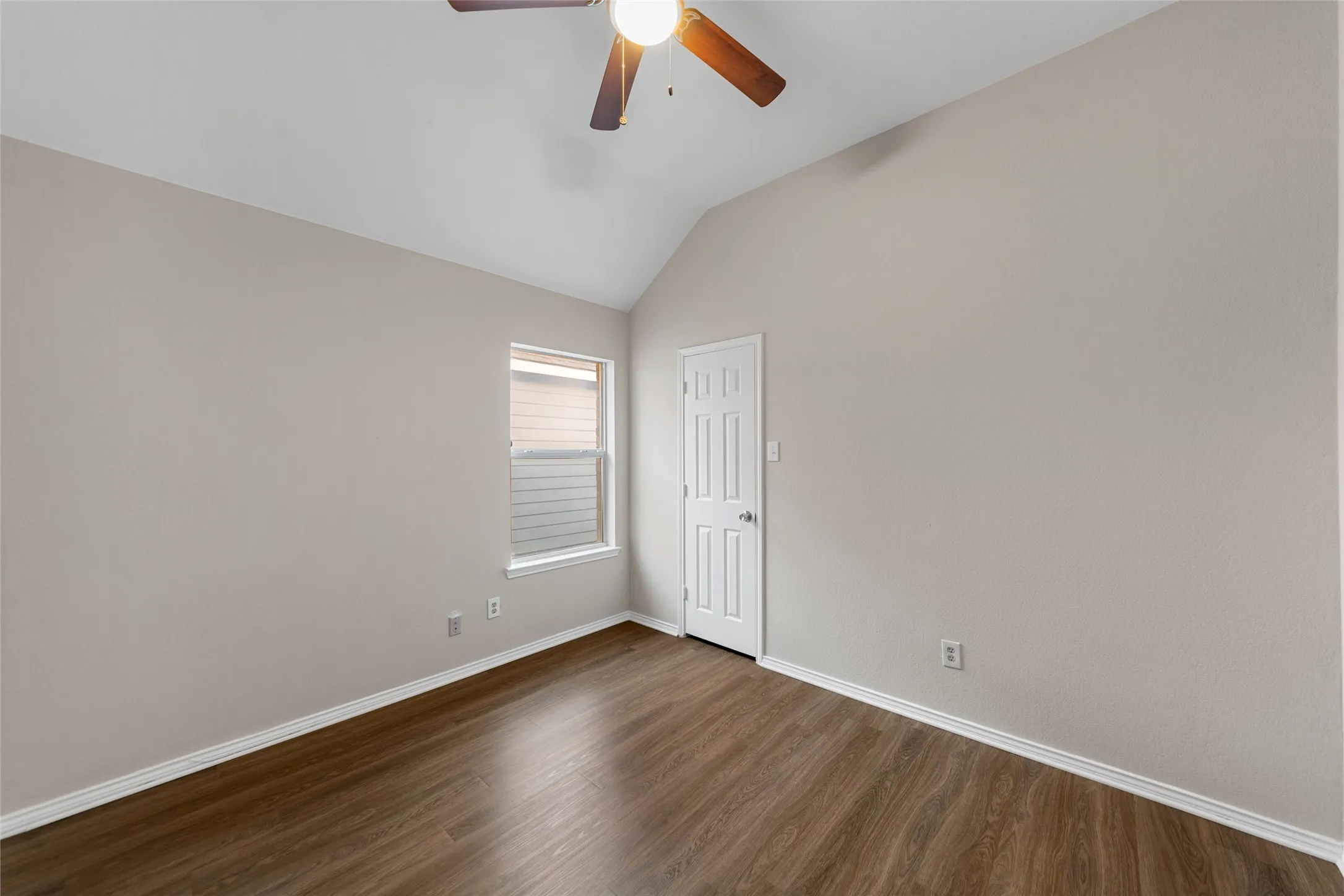 Single Family Residence For Sale in Collin County , 5813 Blue Spruce Lane, Mc Kinney, Texas 75070, 4 Bedroom, 2 Bathroom, 2 Garage spaces, 1,797 Sqft, built in 2000, mls#21299625, Real Estate Agent in Mc Kinney, Homes For Sale in Collin county, Homes For Sale in Mc Kinney, Realtor in Mc Kinney Texas, Real Estate Brokerage Independent Realty Texas, Luminita Cordes Realtor