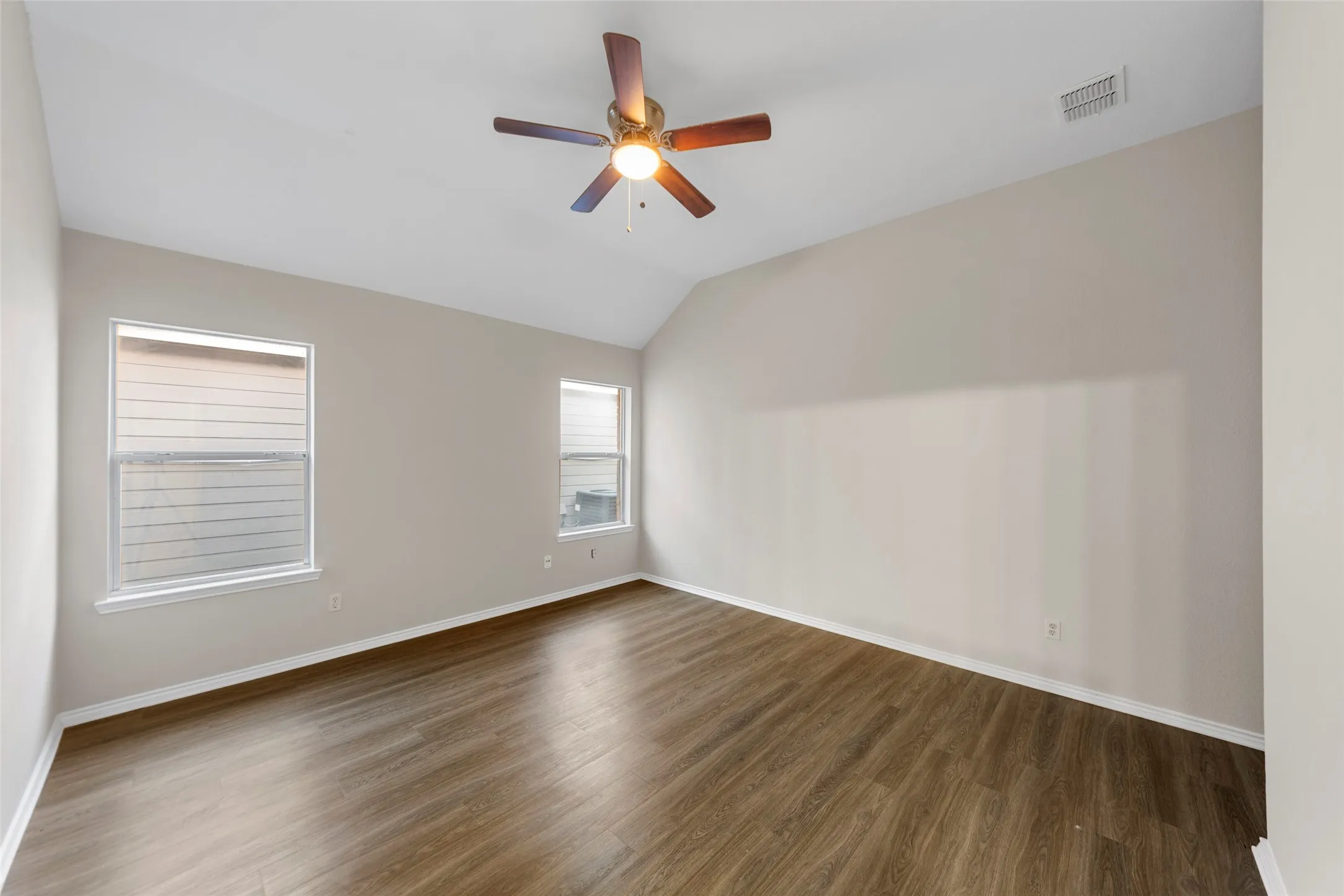Single Family Residence For Sale in Collin County , 5813 Blue Spruce Lane, Mc Kinney, Texas 75070, 4 Bedroom, 2 Bathroom, 2 Garage spaces, 1,797 Sqft, built in 2000, mls#21299625, Real Estate Agent in Mc Kinney, Homes For Sale in Collin county, Homes For Sale in Mc Kinney, Realtor in Mc Kinney Texas, Real Estate Brokerage Independent Realty Texas, Luminita Cordes Realtor