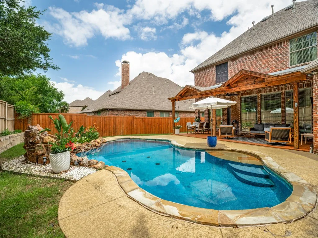Single Family Residence For Sale in Collin County , 1001 Thornapple Drive, Mc Kinney, Texas 75071, 4 Bedroom, 4 Bathroom, 3 Garage spaces, 3,500 Sqft, built in 2005, mls#21300115, Real Estate Agent in Mc Kinney, Homes For Sale in Collin county, Homes For Sale in Mc Kinney, Realtor in Mc Kinney Texas, Real Estate Brokerage Independent Realty Texas, Luminita Cordes Realtor