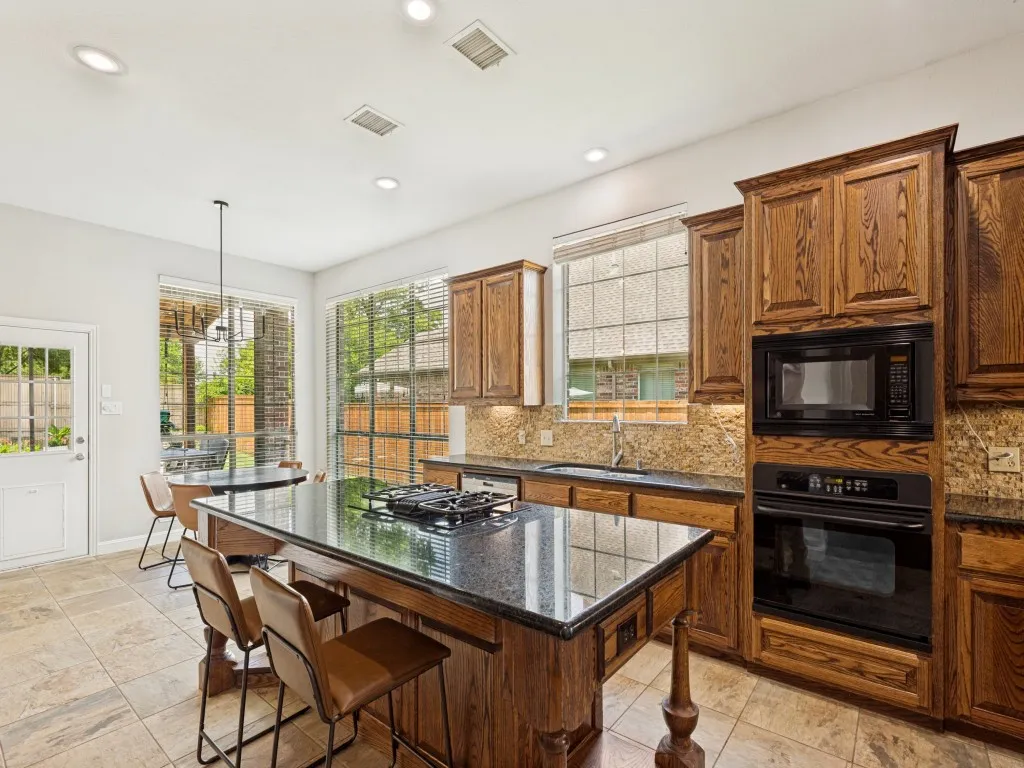Single Family Residence For Sale in Collin County , 1001 Thornapple Drive, Mc Kinney, Texas 75071, 4 Bedroom, 4 Bathroom, 3 Garage spaces, 3,500 Sqft, built in 2005, mls#21300115, Real Estate Agent in Mc Kinney, Homes For Sale in Collin county, Homes For Sale in Mc Kinney, Realtor in Mc Kinney Texas, Real Estate Brokerage Independent Realty Texas, Luminita Cordes Realtor