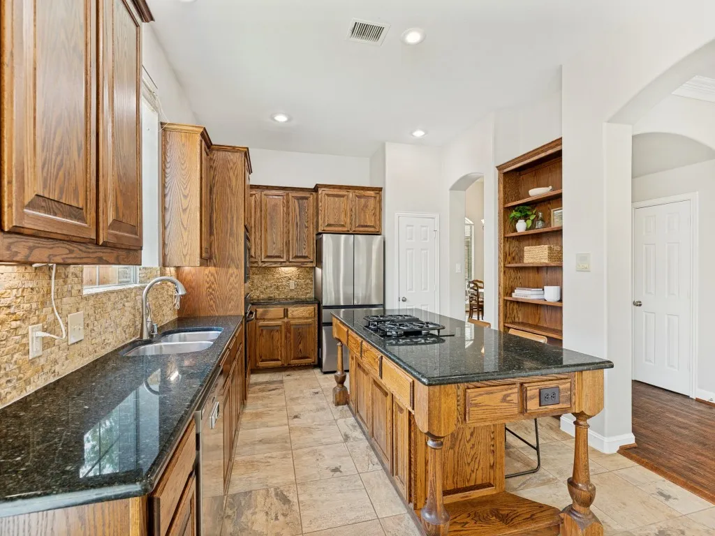 Single Family Residence For Sale in Collin County , 1001 Thornapple Drive, Mc Kinney, Texas 75071, 4 Bedroom, 4 Bathroom, 3 Garage spaces, 3,500 Sqft, built in 2005, mls#21300115, Real Estate Agent in Mc Kinney, Homes For Sale in Collin county, Homes For Sale in Mc Kinney, Realtor in Mc Kinney Texas, Real Estate Brokerage Independent Realty Texas, Luminita Cordes Realtor