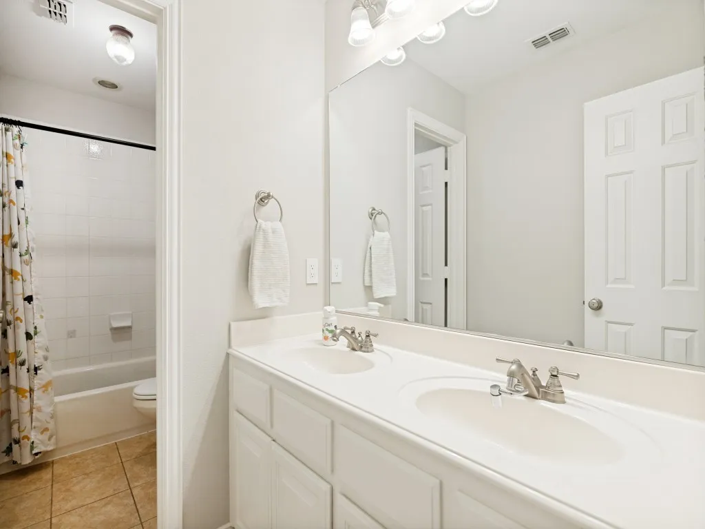 Single Family Residence For Sale in Collin County , 1001 Thornapple Drive, Mc Kinney, Texas 75071, 4 Bedroom, 4 Bathroom, 3 Garage spaces, 3,500 Sqft, built in 2005, mls#21300115, Real Estate Agent in Mc Kinney, Homes For Sale in Collin county, Homes For Sale in Mc Kinney, Realtor in Mc Kinney Texas, Real Estate Brokerage Independent Realty Texas, Luminita Cordes Realtor