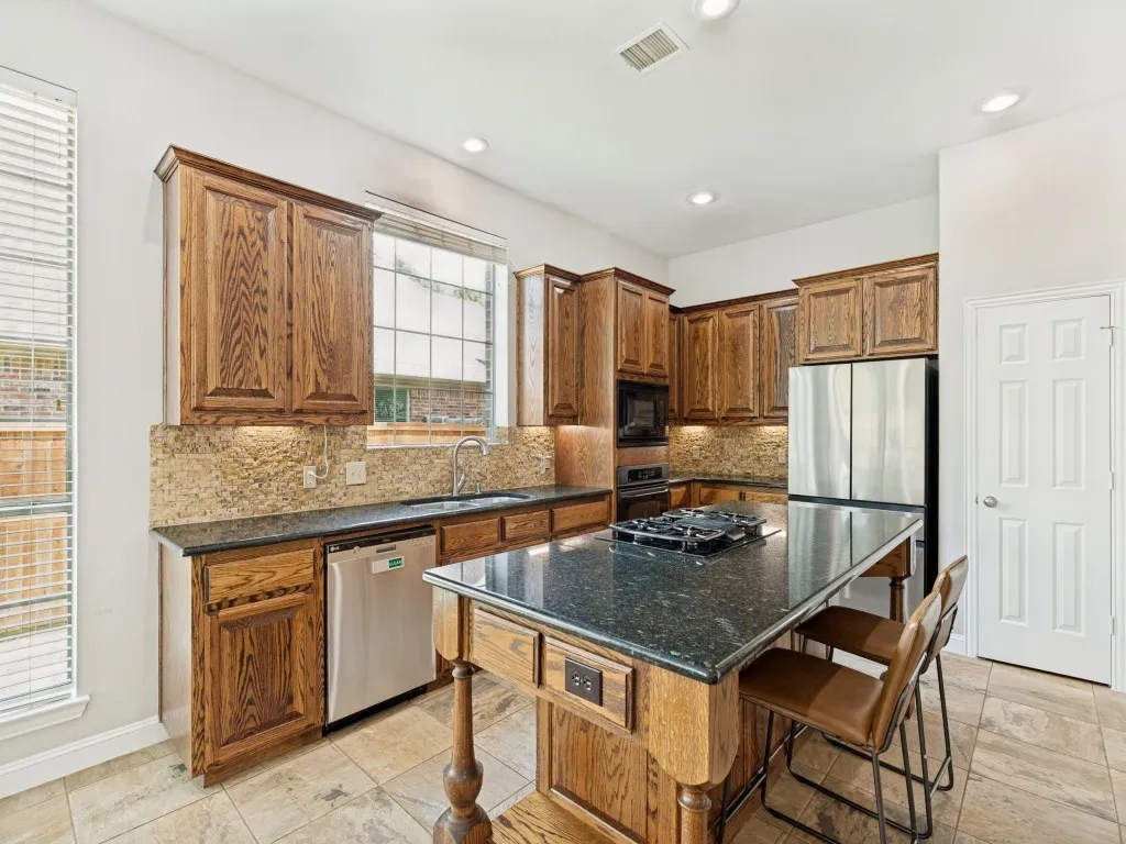 Single Family Residence For Sale in Collin County , 1001 Thornapple Drive, Mc Kinney, Texas 75071, 4 Bedroom, 4 Bathroom, 3 Garage spaces, 3,500 Sqft, built in 2005, mls#21300115, Real Estate Agent in Mc Kinney, Homes For Sale in Collin county, Homes For Sale in Mc Kinney, Realtor in Mc Kinney Texas, Real Estate Brokerage Independent Realty Texas, Luminita Cordes Realtor