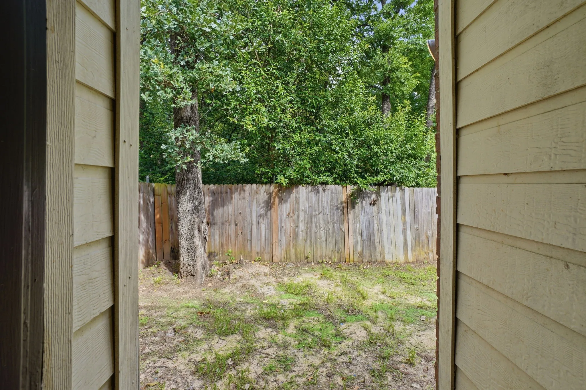 Townhouse For Sale in Dallas County , 202 Creek Cove Drive, Dallas, Texas 75217, 3 Bedroom, 3 Bathroom, 2 Garage spaces, 1,347 Sqft, built in 2006, mls#21299312, Real Estate Agent in Dallas, Homes For Sale in Dallas county, Homes For Sale in Dallas, Realtor in Dallas Texas, Real Estate Brokerage Independent Realty Texas, Luminita Cordes Realtor