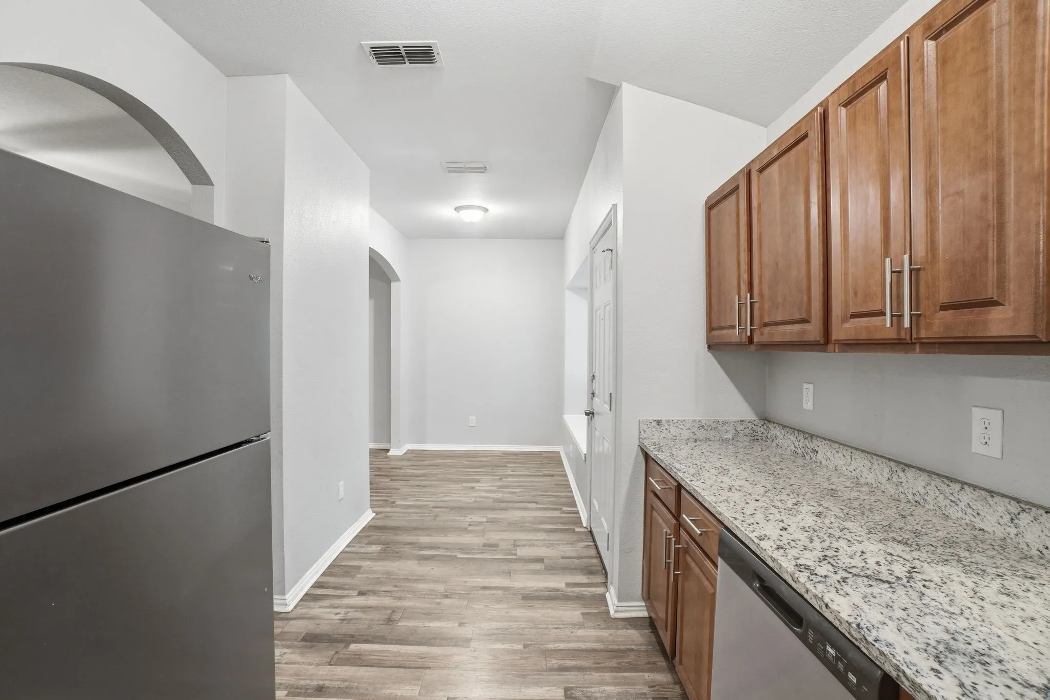 Townhouse For Sale in Dallas County , 202 Creek Cove Drive, Dallas, Texas 75217, 3 Bedroom, 3 Bathroom, 2 Garage spaces, 1,347 Sqft, built in 2006, mls#21299312, Real Estate Agent in Dallas, Homes For Sale in Dallas county, Homes For Sale in Dallas, Realtor in Dallas Texas, Real Estate Brokerage Independent Realty Texas, Luminita Cordes Realtor