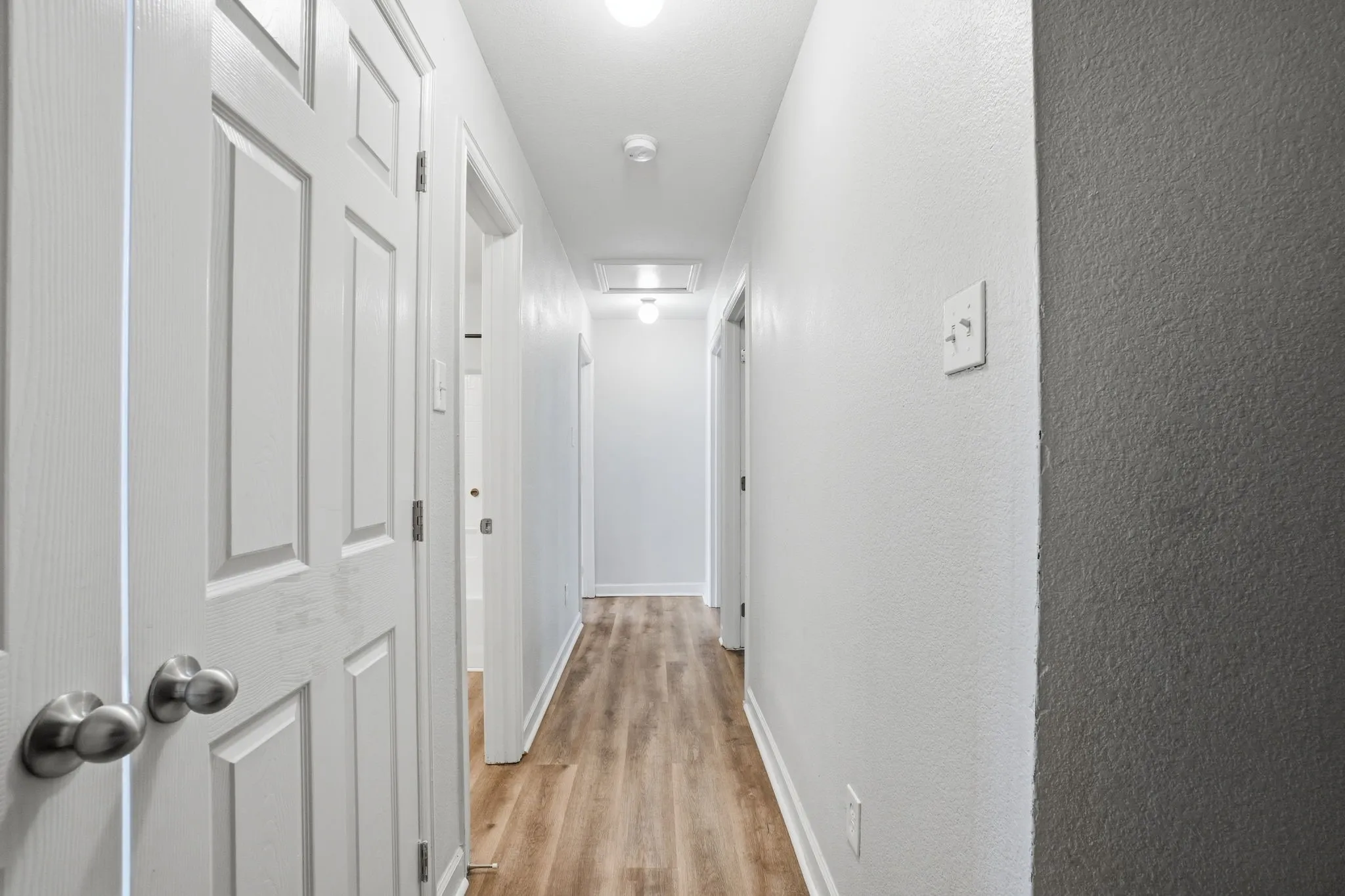 Townhouse For Sale in Dallas County , 202 Creek Cove Drive, Dallas, Texas 75217, 3 Bedroom, 3 Bathroom, 2 Garage spaces, 1,347 Sqft, built in 2006, mls#21299312, Real Estate Agent in Dallas, Homes For Sale in Dallas county, Homes For Sale in Dallas, Realtor in Dallas Texas, Real Estate Brokerage Independent Realty Texas, Luminita Cordes Realtor