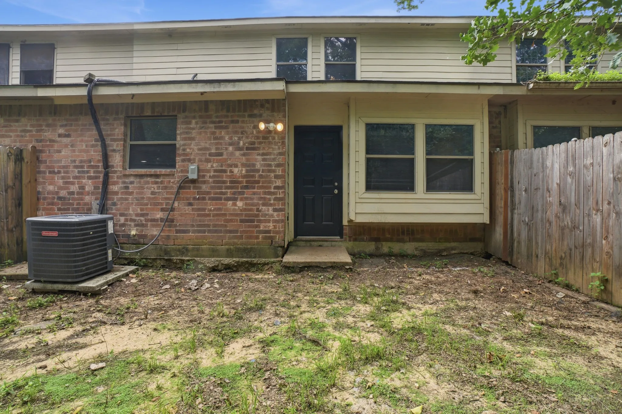 Townhouse For Sale in Dallas County , 202 Creek Cove Drive, Dallas, Texas 75217, 3 Bedroom, 3 Bathroom, 2 Garage spaces, 1,347 Sqft, built in 2006, mls#21299312, Real Estate Agent in Dallas, Homes For Sale in Dallas county, Homes For Sale in Dallas, Realtor in Dallas Texas, Real Estate Brokerage Independent Realty Texas, Luminita Cordes Realtor