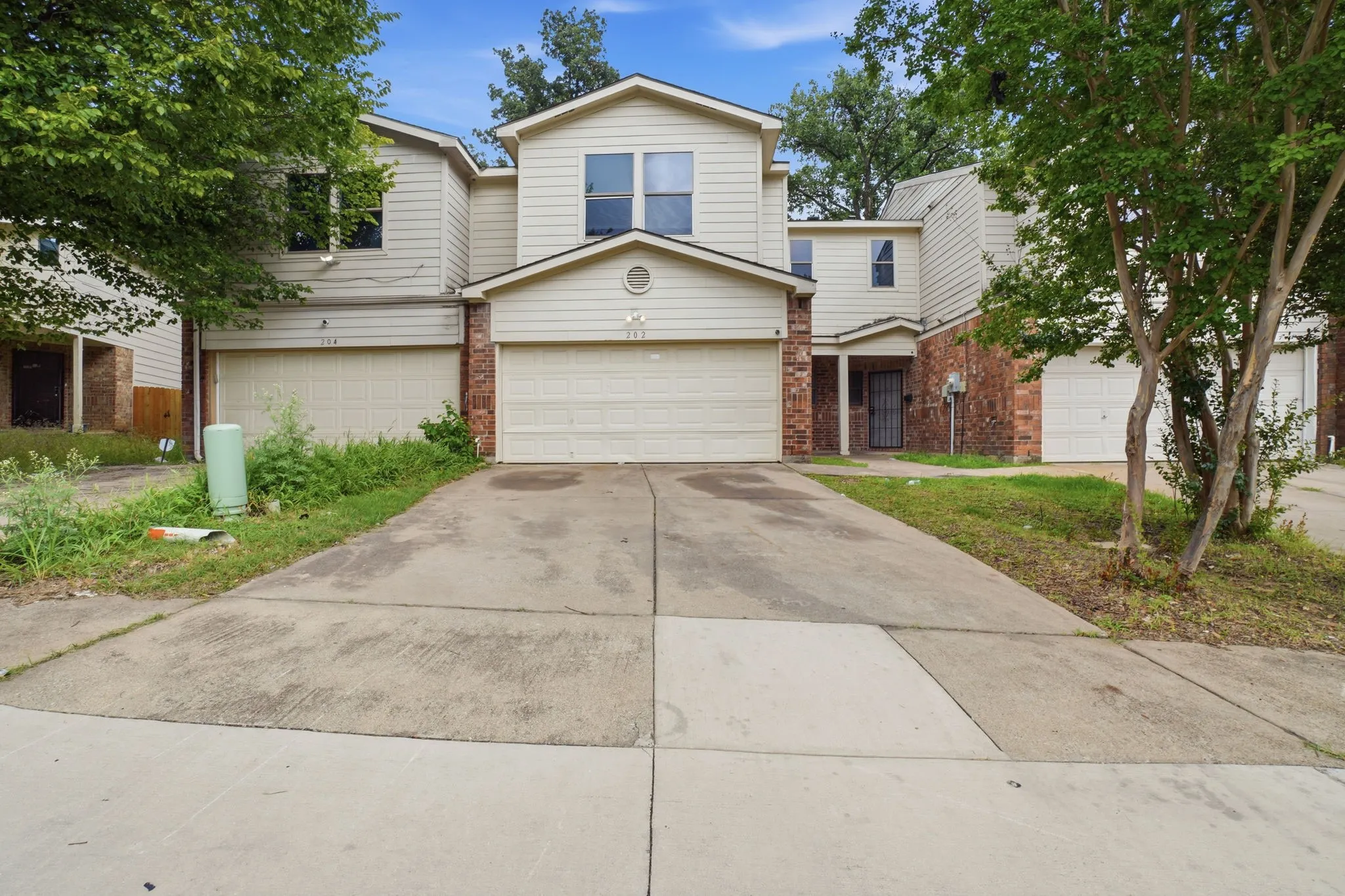 Townhouse For Sale in Dallas County , 202 Creek Cove Drive, Dallas, Texas 75217, 3 Bedroom, 3 Bathroom, 2 Garage spaces, 1,347 Sqft, built in 2006, mls#21299312, Real Estate Agent in Dallas, Homes For Sale in Dallas county, Homes For Sale in Dallas, Realtor in Dallas Texas, Real Estate Brokerage Independent Realty Texas, Luminita Cordes Realtor