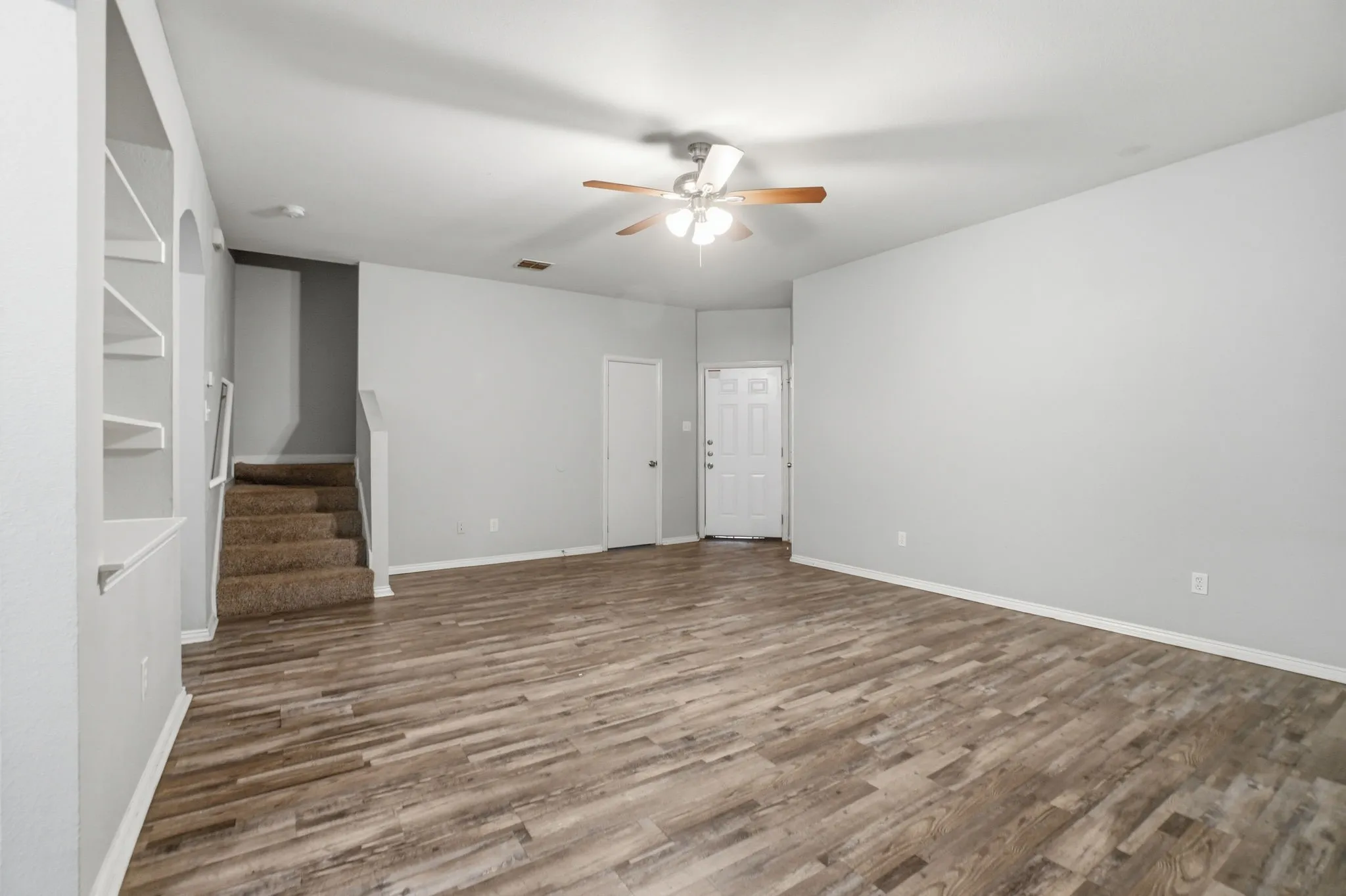 Townhouse For Sale in Dallas County , 202 Creek Cove Drive, Dallas, Texas 75217, 3 Bedroom, 3 Bathroom, 2 Garage spaces, 1,347 Sqft, built in 2006, mls#21299312, Real Estate Agent in Dallas, Homes For Sale in Dallas county, Homes For Sale in Dallas, Realtor in Dallas Texas, Real Estate Brokerage Independent Realty Texas, Luminita Cordes Realtor