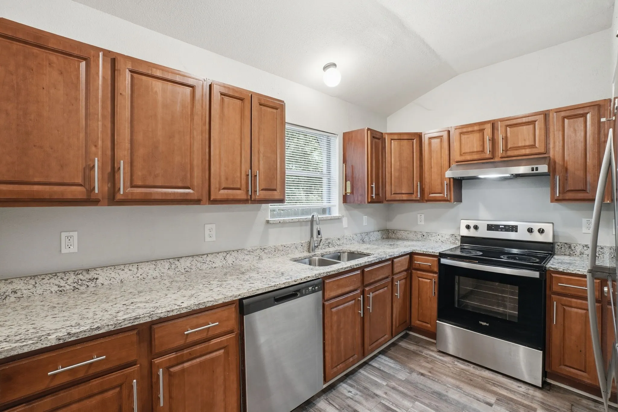Townhouse For Sale in Dallas County , 202 Creek Cove Drive, Dallas, Texas 75217, 3 Bedroom, 3 Bathroom, 2 Garage spaces, 1,347 Sqft, built in 2006, mls#21299312, Real Estate Agent in Dallas, Homes For Sale in Dallas county, Homes For Sale in Dallas, Realtor in Dallas Texas, Real Estate Brokerage Independent Realty Texas, Luminita Cordes Realtor