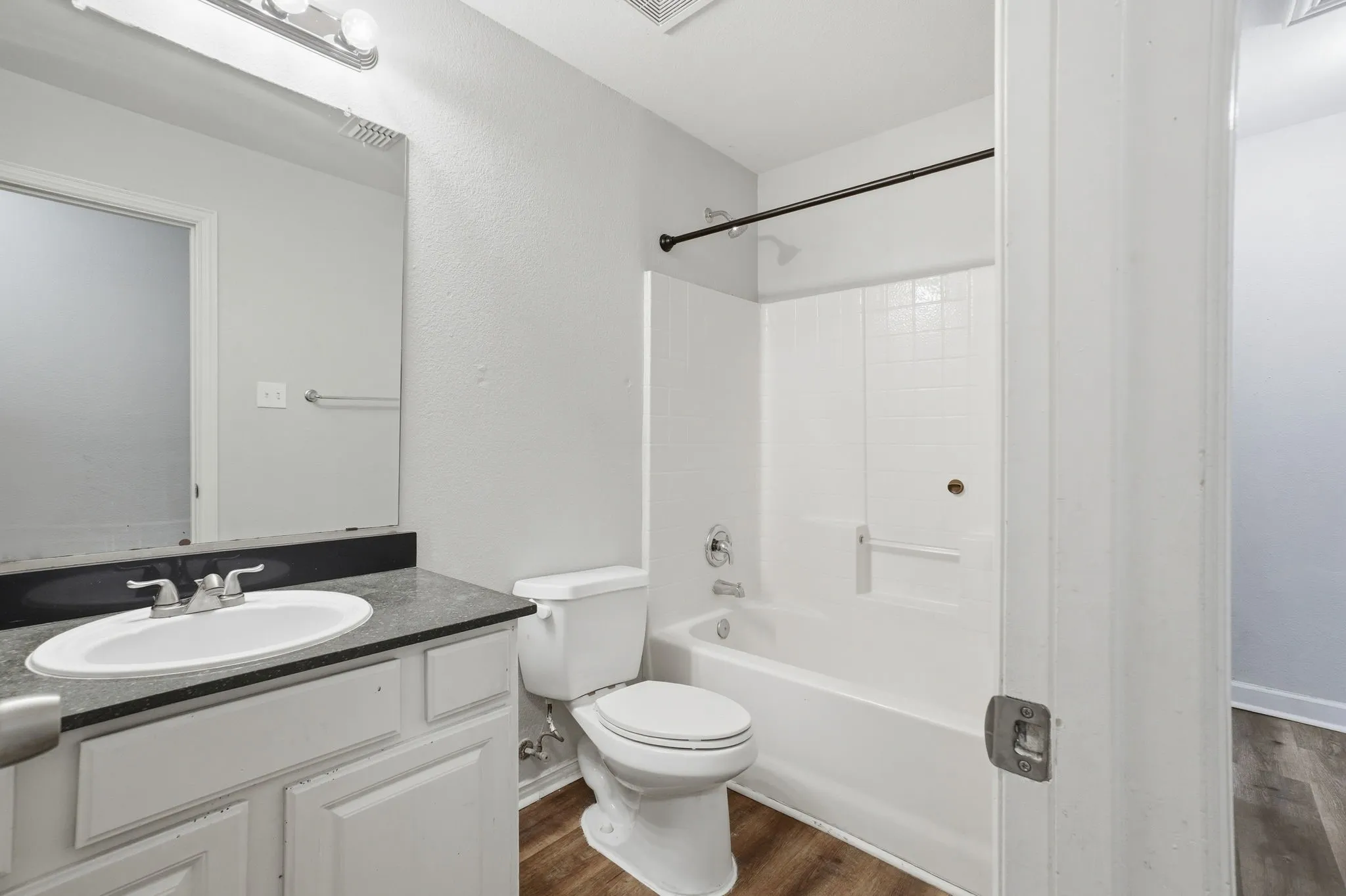 Townhouse For Sale in Dallas County , 202 Creek Cove Drive, Dallas, Texas 75217, 3 Bedroom, 3 Bathroom, 2 Garage spaces, 1,347 Sqft, built in 2006, mls#21299312, Real Estate Agent in Dallas, Homes For Sale in Dallas county, Homes For Sale in Dallas, Realtor in Dallas Texas, Real Estate Brokerage Independent Realty Texas, Luminita Cordes Realtor