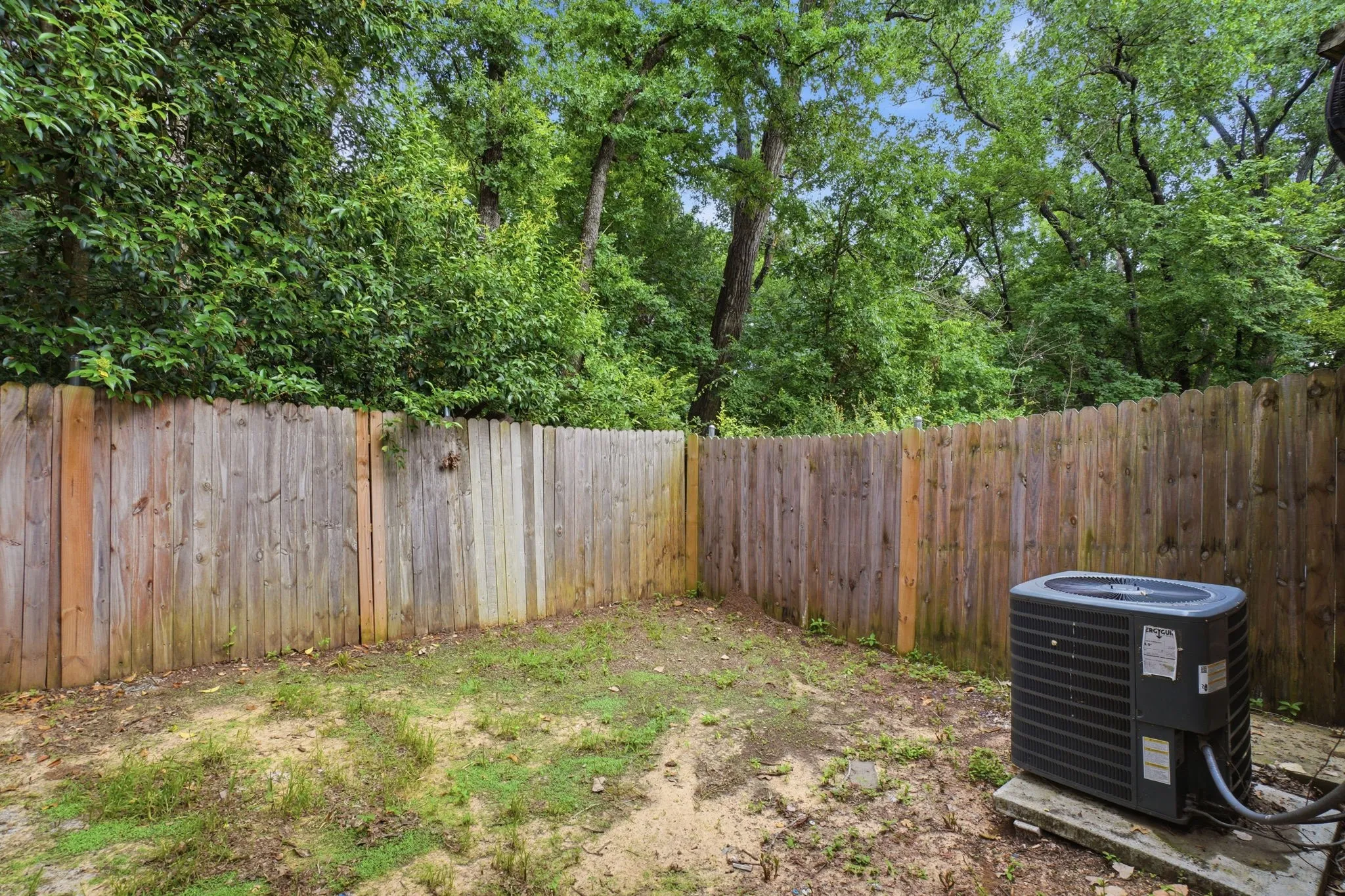 Townhouse For Sale in Dallas County , 202 Creek Cove Drive, Dallas, Texas 75217, 3 Bedroom, 3 Bathroom, 2 Garage spaces, 1,347 Sqft, built in 2006, mls#21299312, Real Estate Agent in Dallas, Homes For Sale in Dallas county, Homes For Sale in Dallas, Realtor in Dallas Texas, Real Estate Brokerage Independent Realty Texas, Luminita Cordes Realtor