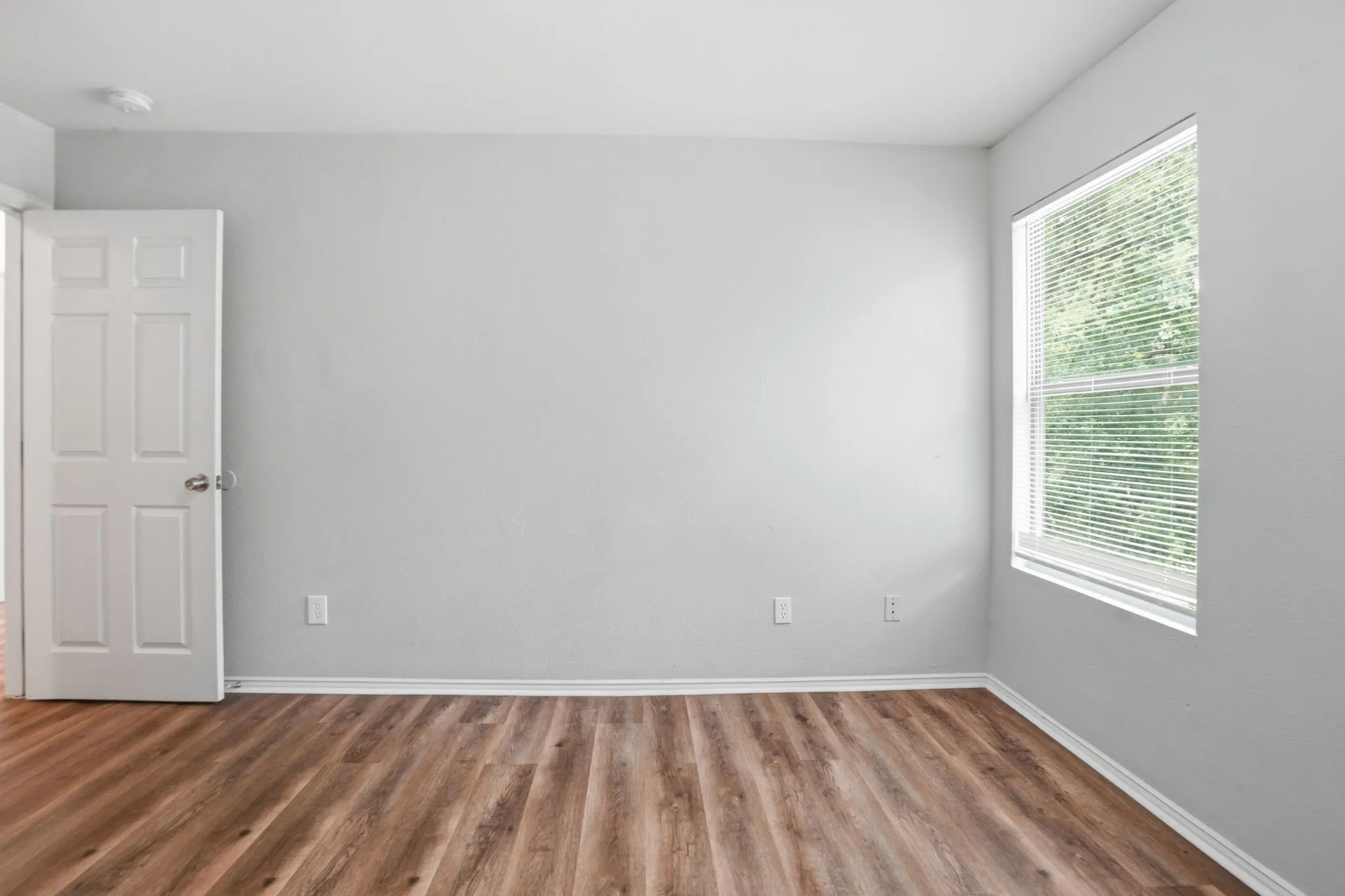 Townhouse For Sale in Dallas County , 202 Creek Cove Drive, Dallas, Texas 75217, 3 Bedroom, 3 Bathroom, 2 Garage spaces, 1,347 Sqft, built in 2006, mls#21299312, Real Estate Agent in Dallas, Homes For Sale in Dallas county, Homes For Sale in Dallas, Realtor in Dallas Texas, Real Estate Brokerage Independent Realty Texas, Luminita Cordes Realtor