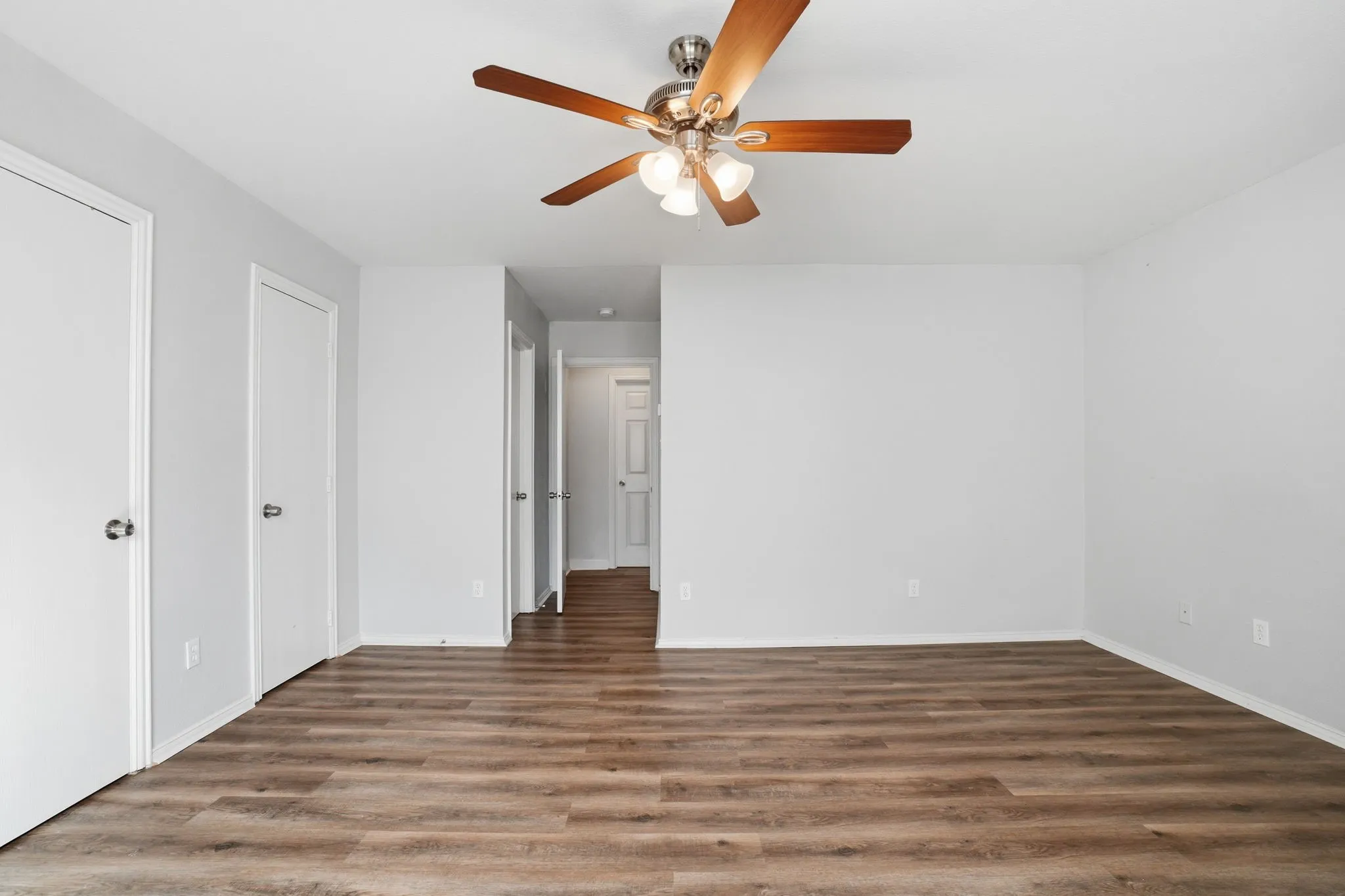 Townhouse For Sale in Dallas County , 202 Creek Cove Drive, Dallas, Texas 75217, 3 Bedroom, 3 Bathroom, 2 Garage spaces, 1,347 Sqft, built in 2006, mls#21299312, Real Estate Agent in Dallas, Homes For Sale in Dallas county, Homes For Sale in Dallas, Realtor in Dallas Texas, Real Estate Brokerage Independent Realty Texas, Luminita Cordes Realtor