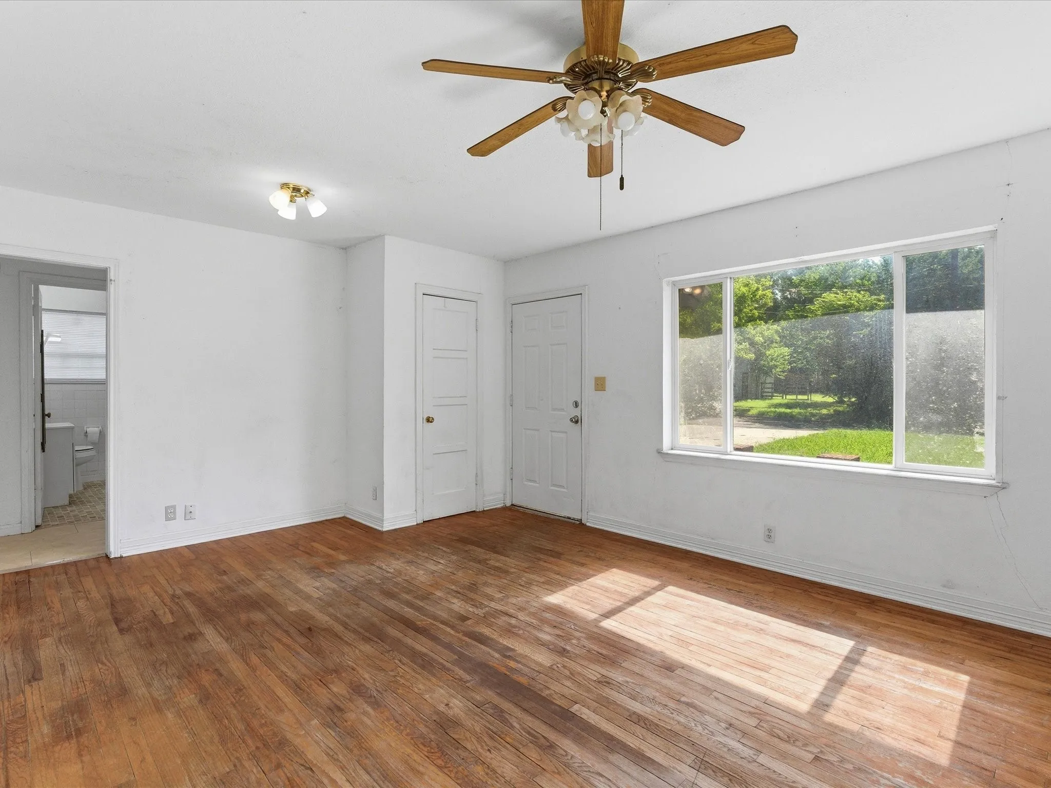 Duplex For Sale in Grayson County , 307 Depot Street, Whitesboro, Texas 76273, 5 Bedroom, 2 Bathroom, Garage spaces, 0 Sqft, built in 2000, mls#21300313, Real Estate Agent in Whitesboro, Homes For Sale in Grayson county, Homes For Sale in Whitesboro, Realtor in Whitesboro Texas, Real Estate Brokerage Independent Realty Texas, Luminita Cordes Realtor