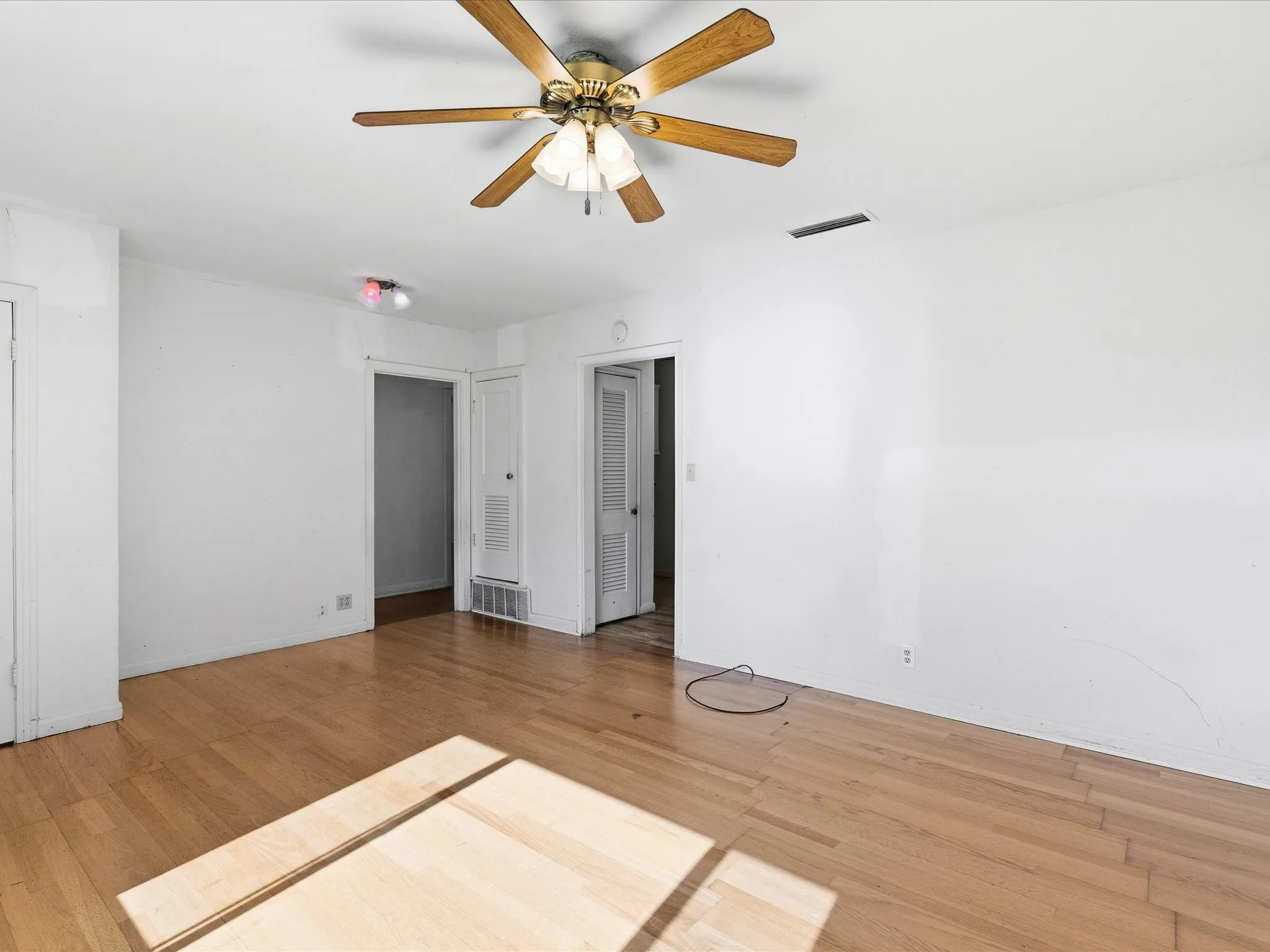 Duplex For Sale in Grayson County , 307 Depot Street, Whitesboro, Texas 76273, 5 Bedroom, 2 Bathroom, Garage spaces, 0 Sqft, built in 2000, mls#21300313, Real Estate Agent in Whitesboro, Homes For Sale in Grayson county, Homes For Sale in Whitesboro, Realtor in Whitesboro Texas, Real Estate Brokerage Independent Realty Texas, Luminita Cordes Realtor