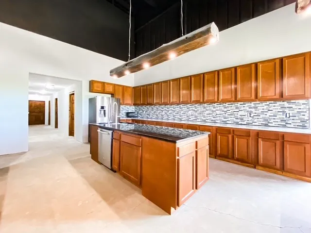 fridge conveys. Tile backsplash with granite countertops, GE dishwasher is new and stays, lots of cabinetry space