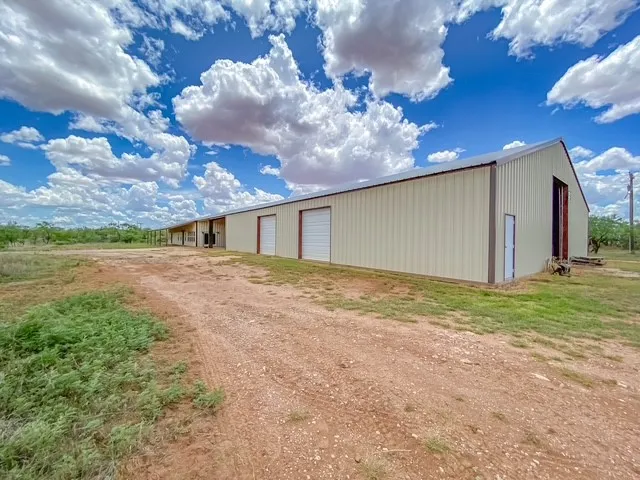 Side view of 12,000 sq ft building to include barndo, breezeway and workshop.