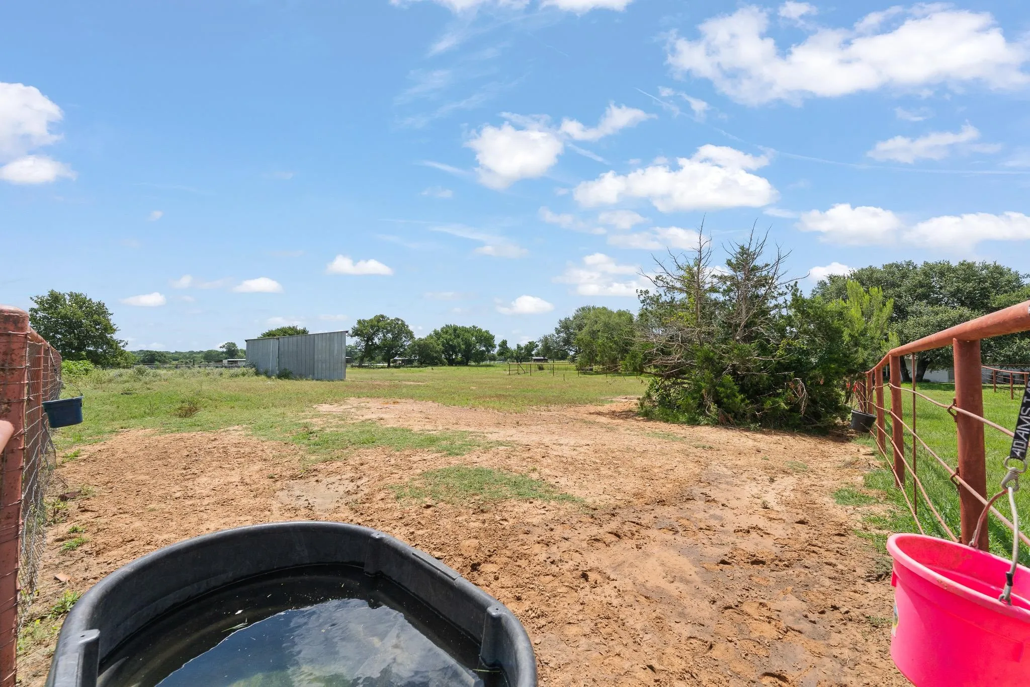 Farm For Sale in Johnson County , 3001 E Fm 4, Cleburne, Texas 76031, 3 Bedroom, 3 Bathroom, 2 Garage spaces, 2,729 Sqft, built in 1980, mls#21298428, Real Estate Agent in Cleburne, Homes For Sale in Johnson county, Homes For Sale in Cleburne, Realtor in Cleburne Texas, Real Estate Brokerage Independent Realty Texas, Luminita Cordes Realtor