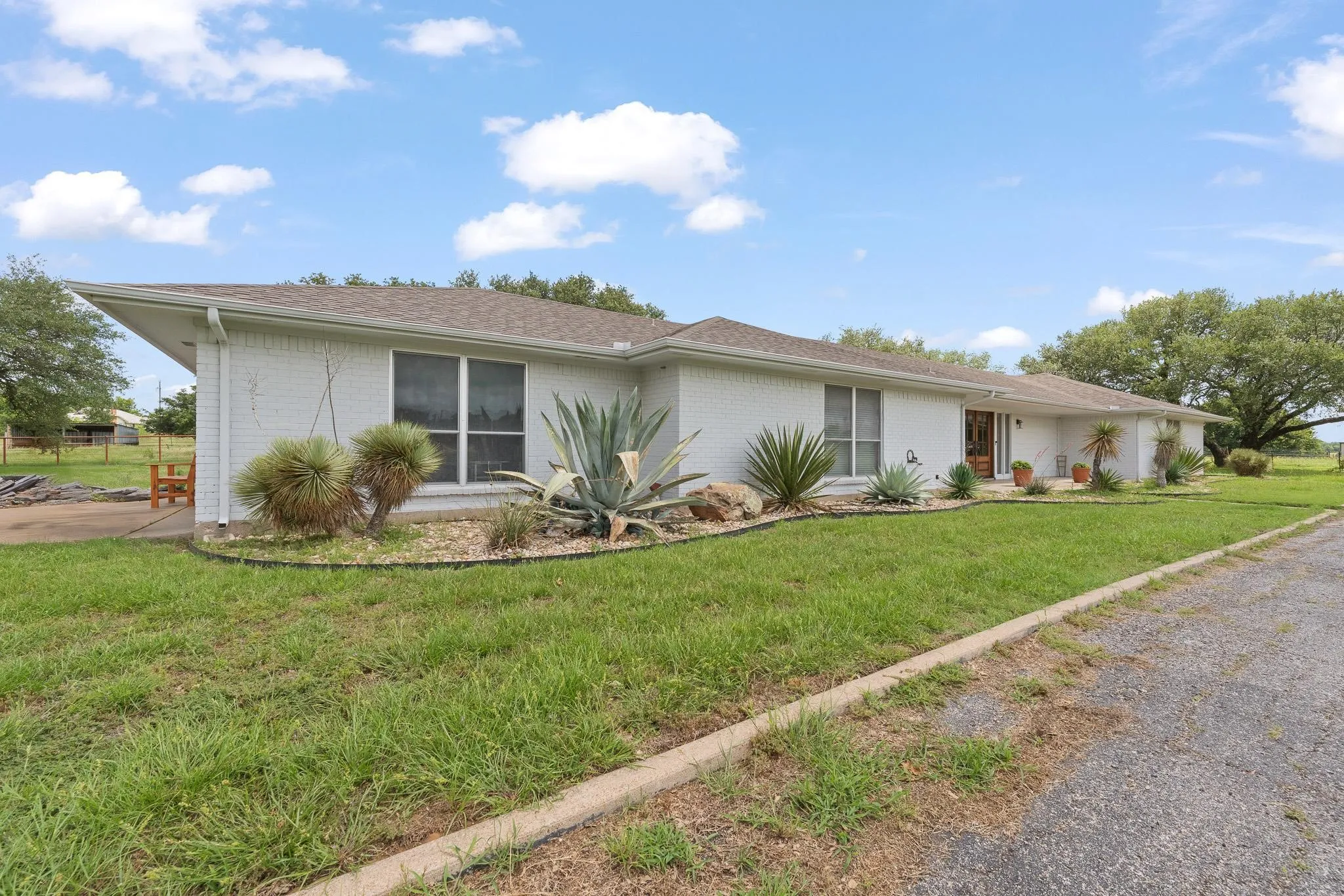 Farm For Sale in Johnson County , 3001 E Fm 4, Cleburne, Texas 76031, 3 Bedroom, 3 Bathroom, 2 Garage spaces, 2,729 Sqft, built in 1980, mls#21298428, Real Estate Agent in Cleburne, Homes For Sale in Johnson county, Homes For Sale in Cleburne, Realtor in Cleburne Texas, Real Estate Brokerage Independent Realty Texas, Luminita Cordes Realtor
